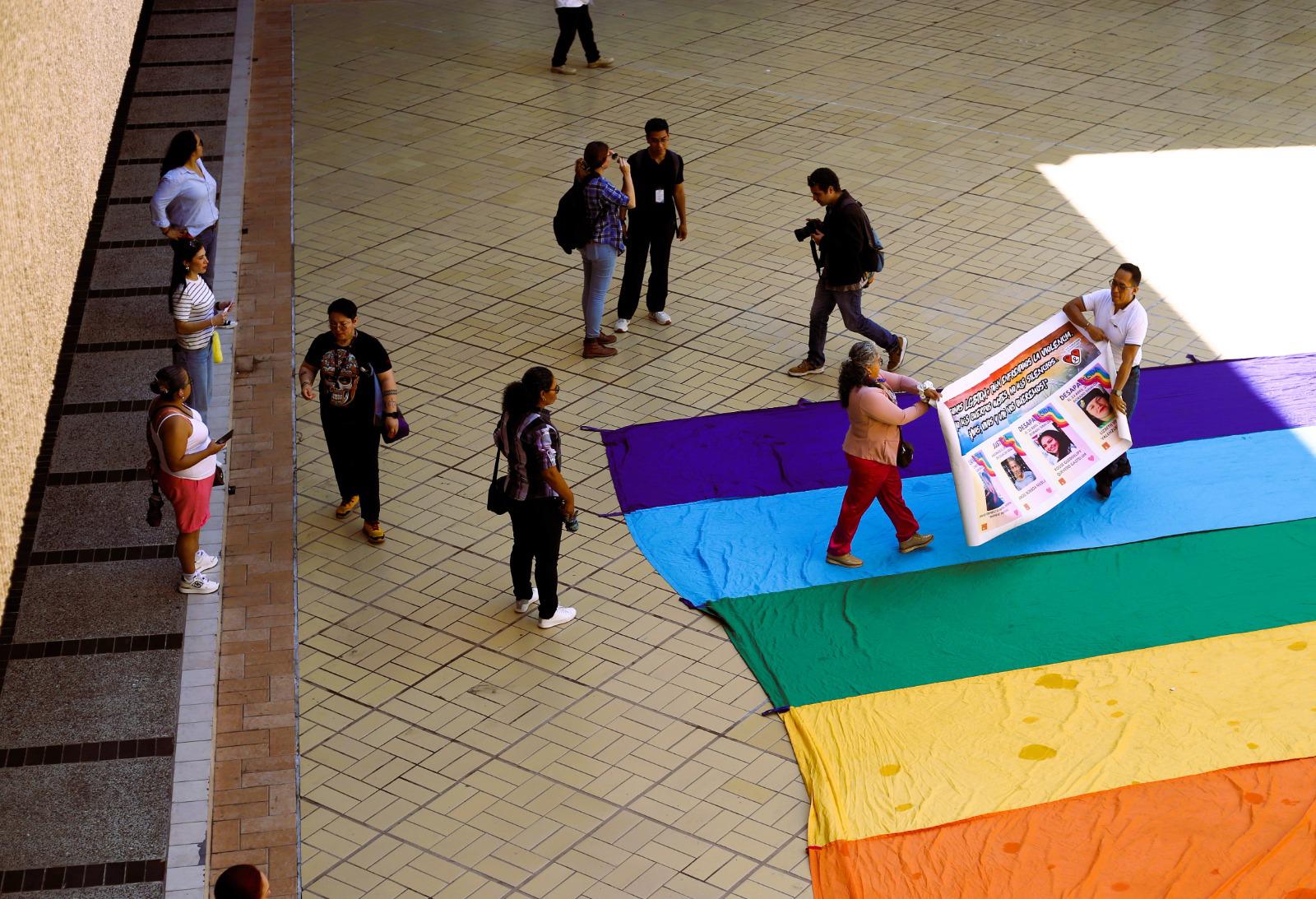 $!Colectivos LGBT exigen atención y justicia para los crímenes de odio en contra de La Charis y La Vale