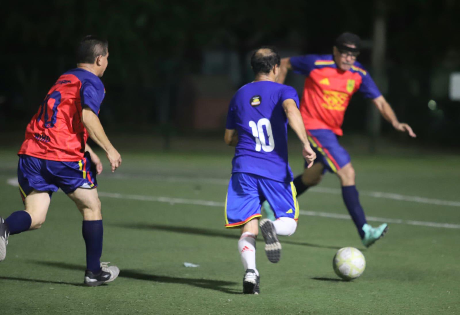 $!Frutería Bernal arranca con goleada y Costa Marinera defiende su corona en Torneo de Futbol del Recuerdo