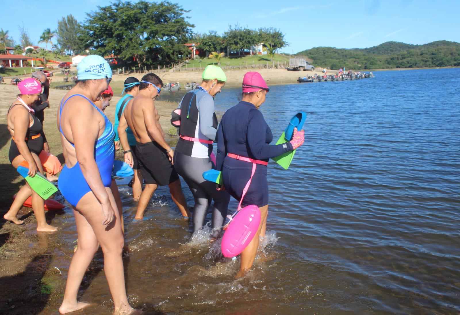 $!Disfrutan nadadores mazatlecos de la presa Picachos