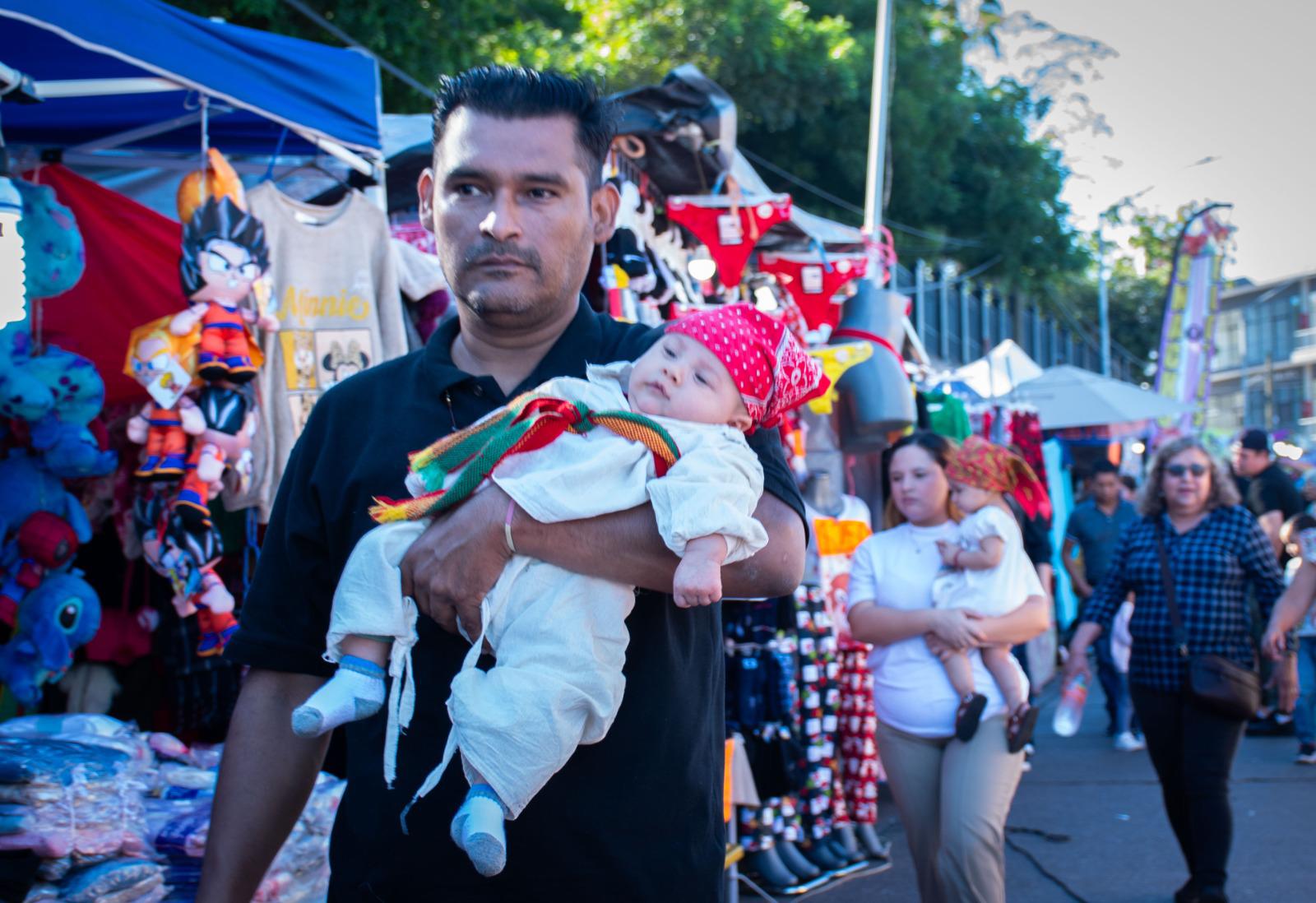 $!Acuden 35 mil personas a la Lomita, en Culiacán, por el Día de la Virgen