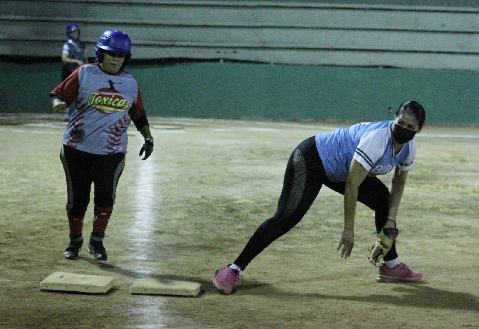 $!Bird no cede terreno en la Liga Municipal de Softbol Femenil