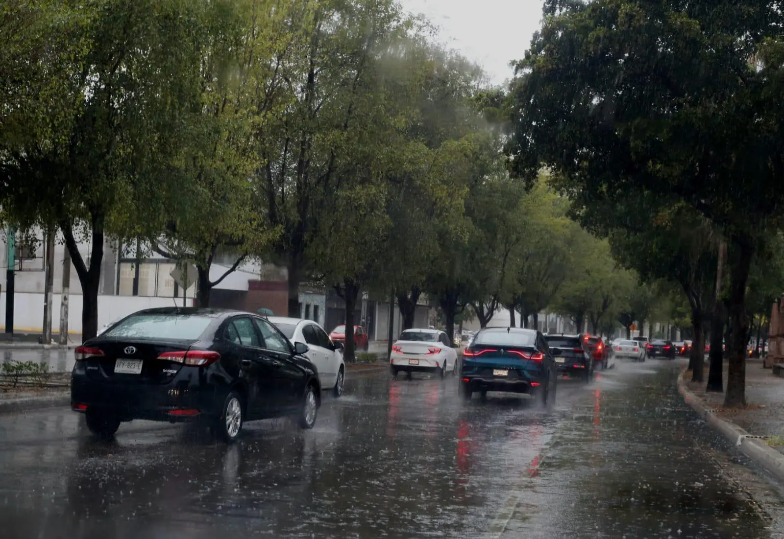$!Sorprenden lluvias matutinas a Culiacán; activan operativos de emergencia y SEPyC mantiene clases bajo criterio