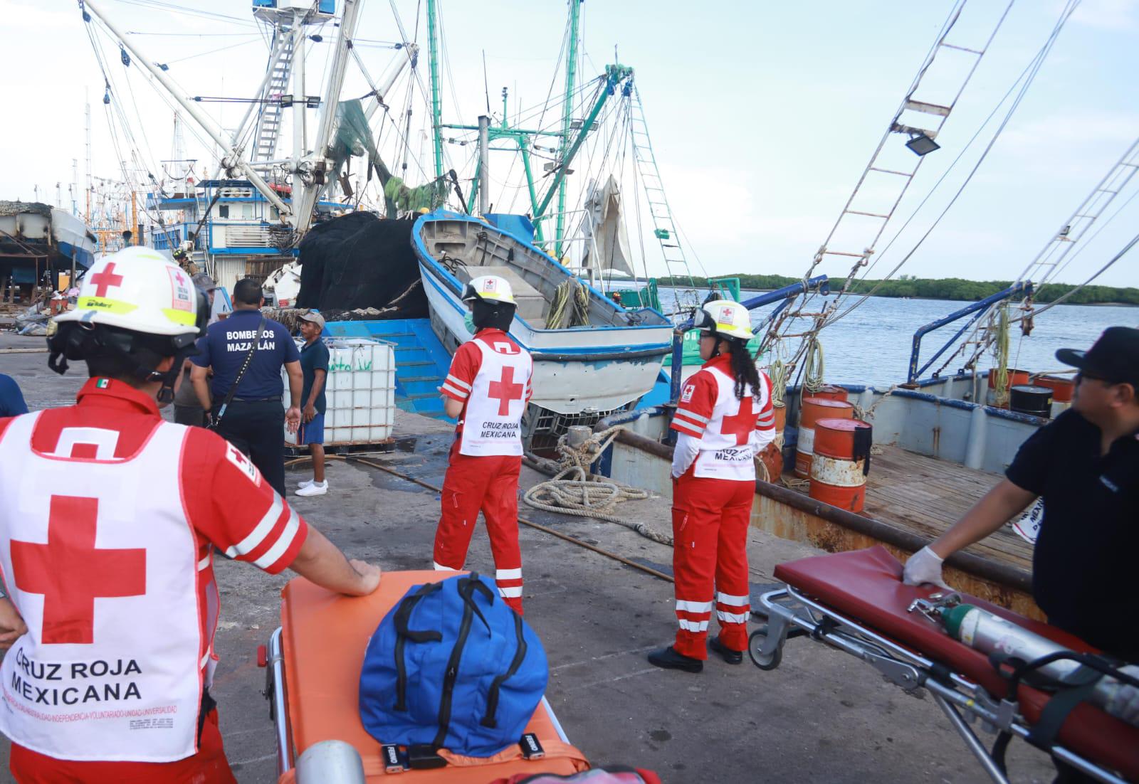 $!Trabajos de reparación generan explosión en barco camaronero de Mazatlán