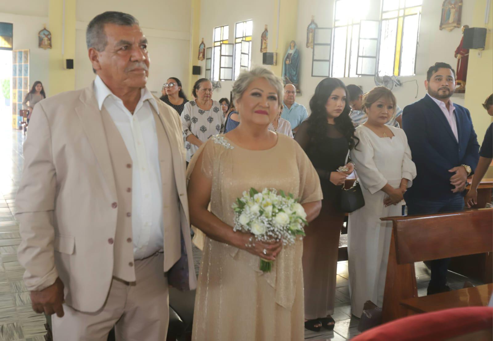 $!La pareja dio gracias a Dios por sus 50 años de unión.
