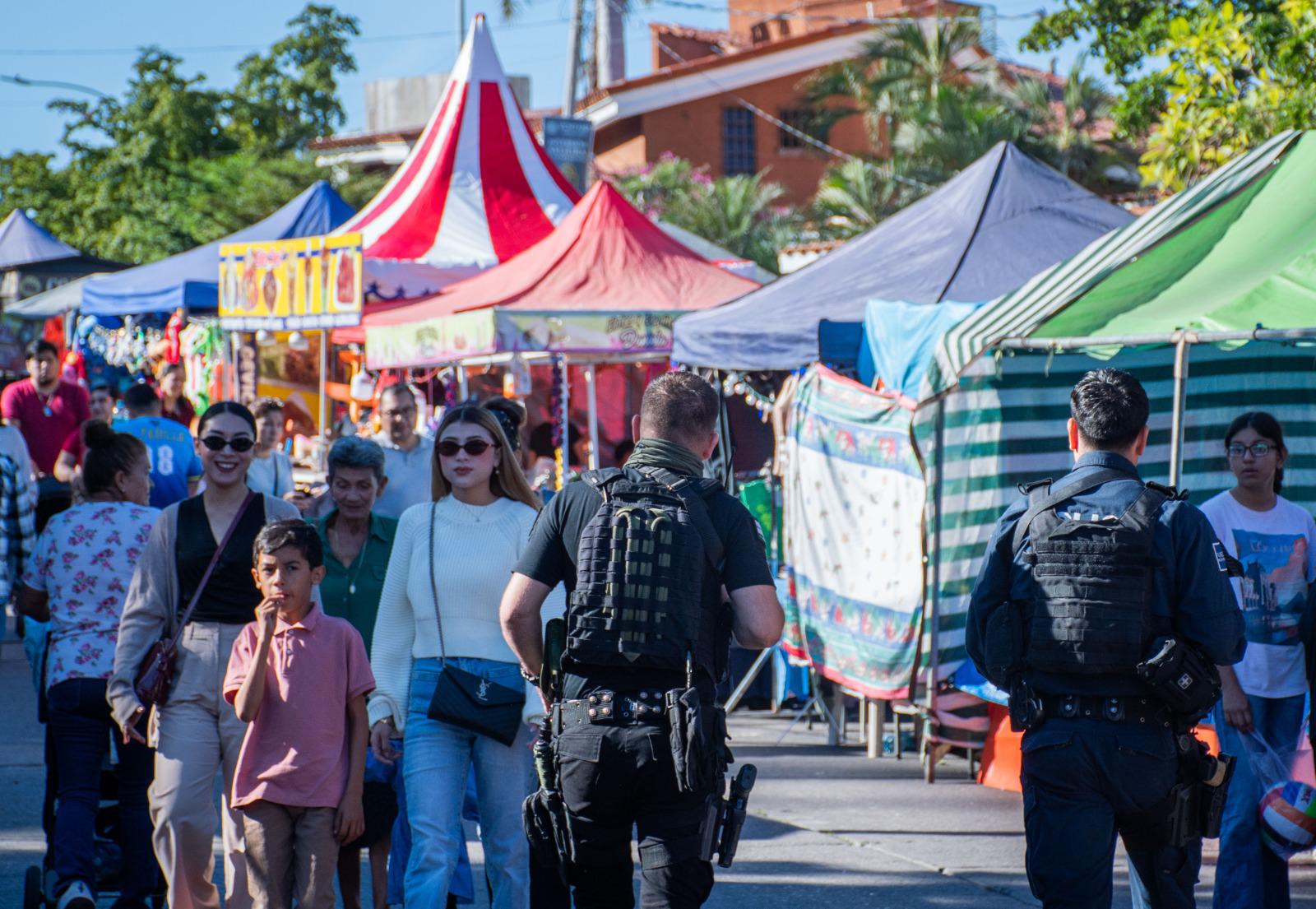 $!Acuden 35 mil personas a la Lomita, en Culiacán, por el Día de la Virgen