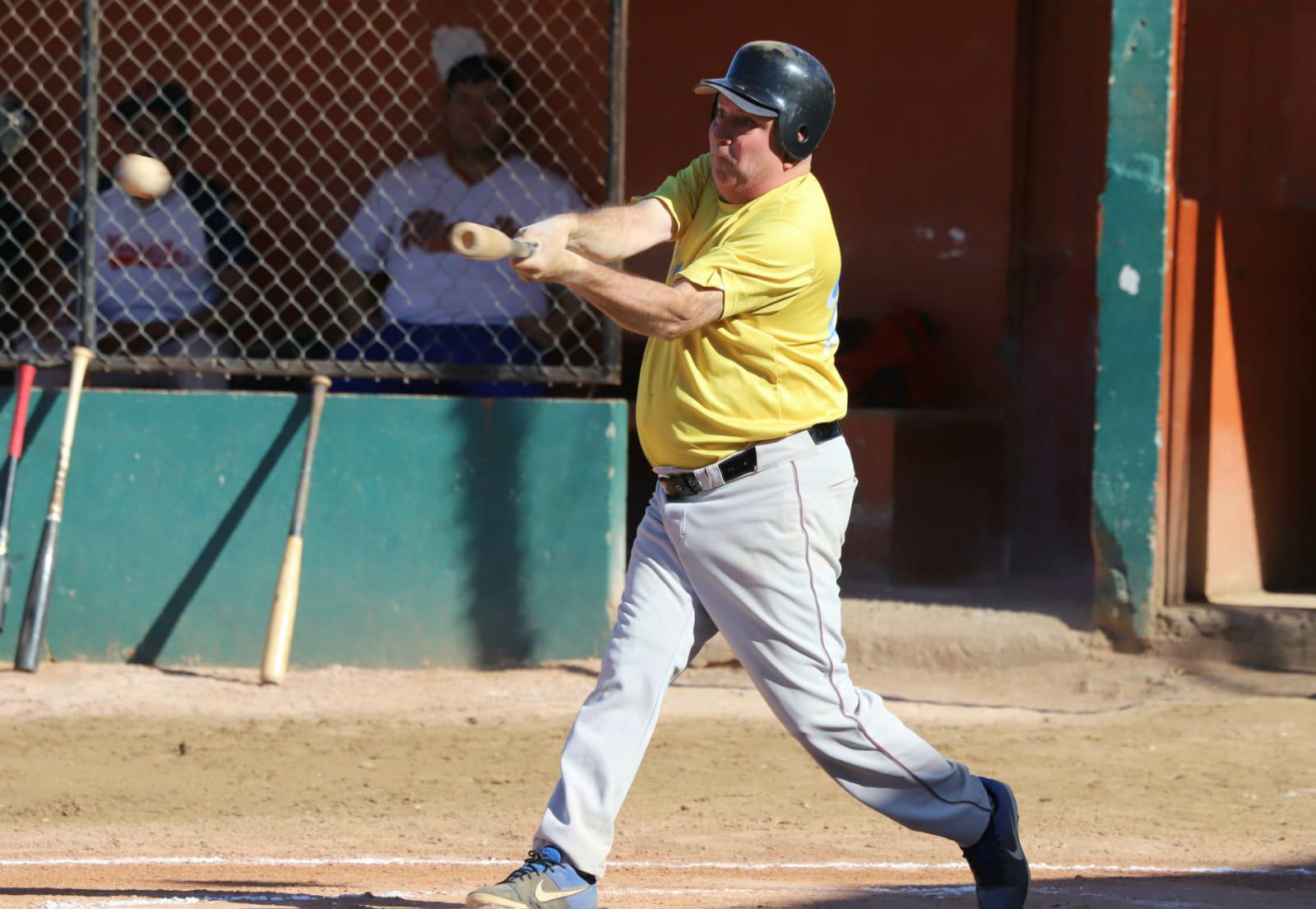 $!Familia Kelly pierde su calidad de invicto en Liga Meseros