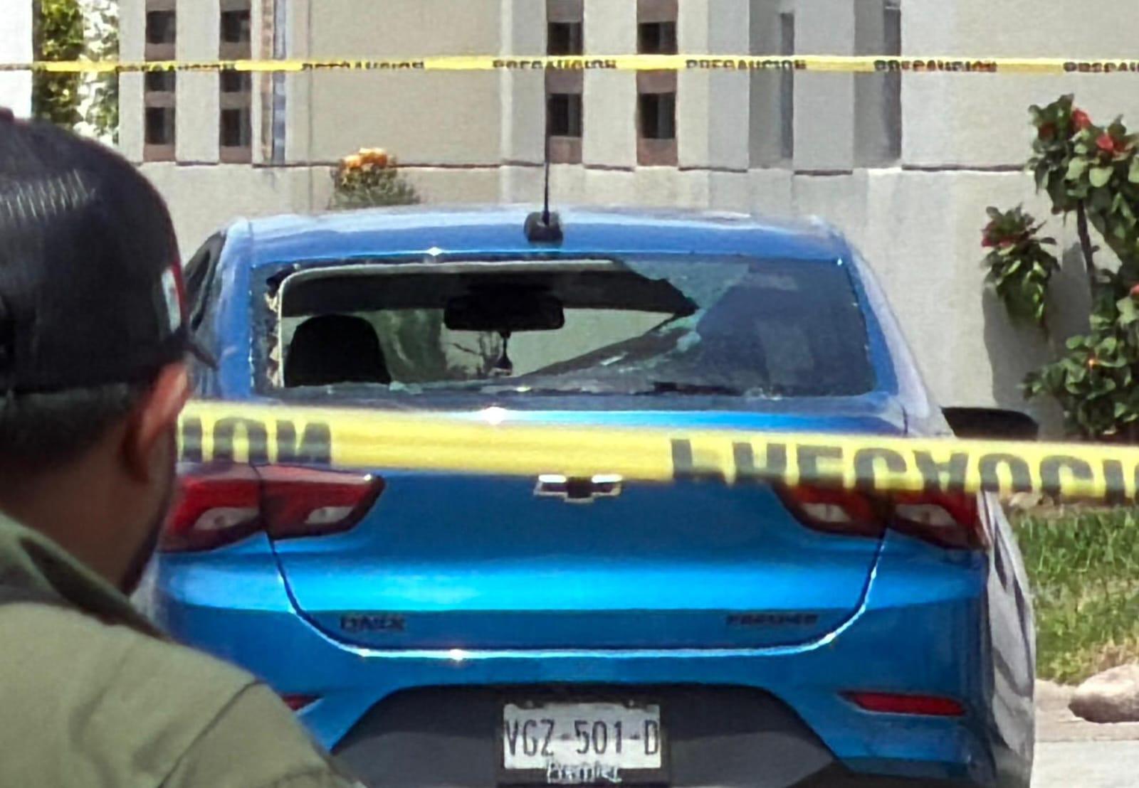 $!Ataque armado en Real del Valle, Mazatlán; disparan contra ocupantes de un automóvil