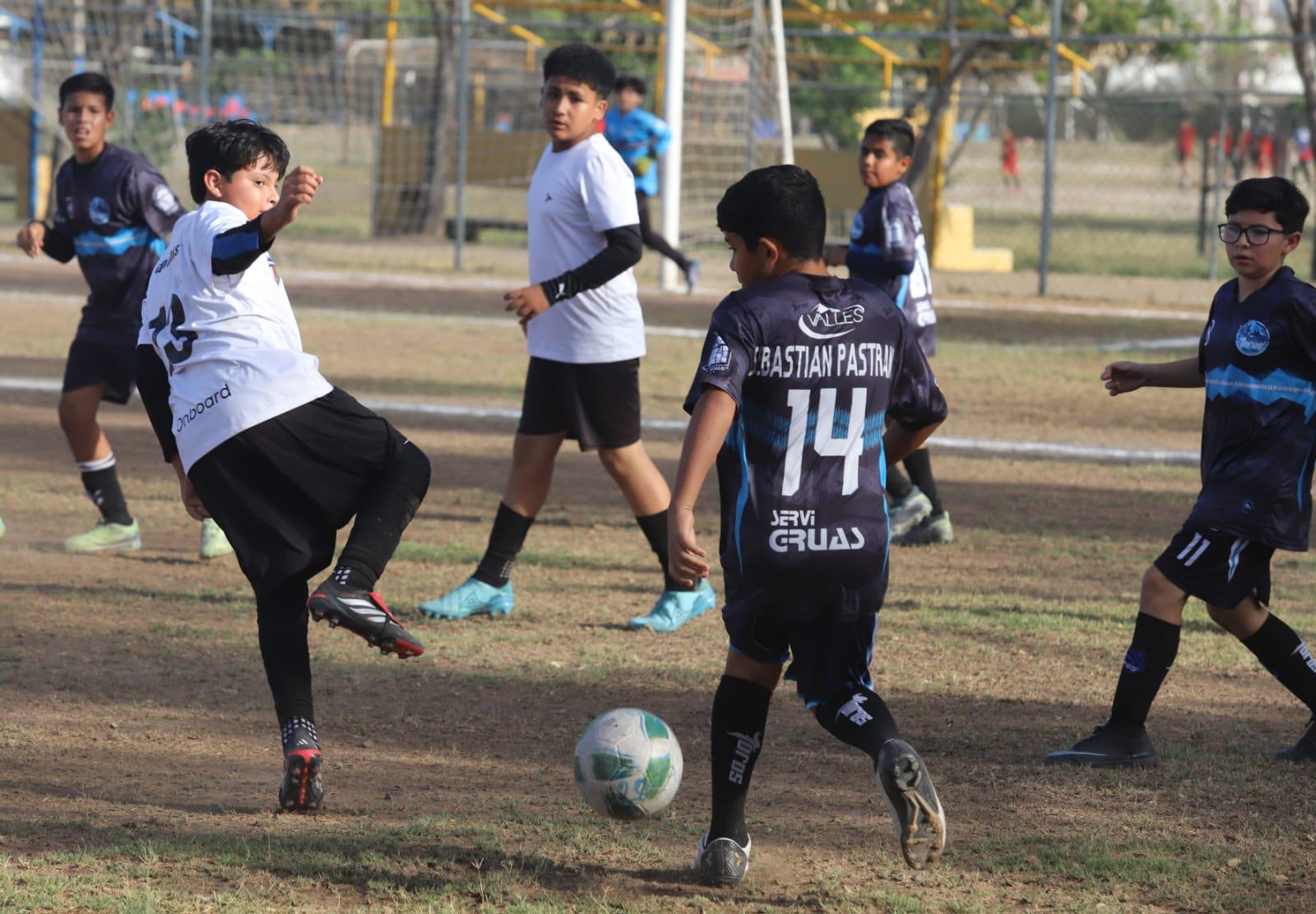 $!Espartanos y Toros golean en el Torneo Interacademias de Mazatlán