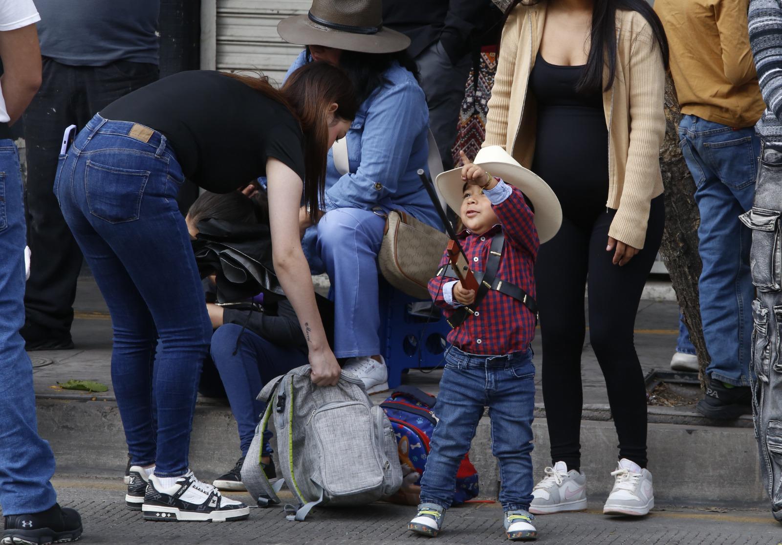 $!Participan casi 4 mil personas en el desfile del 20 de Noviembre en Culiacán