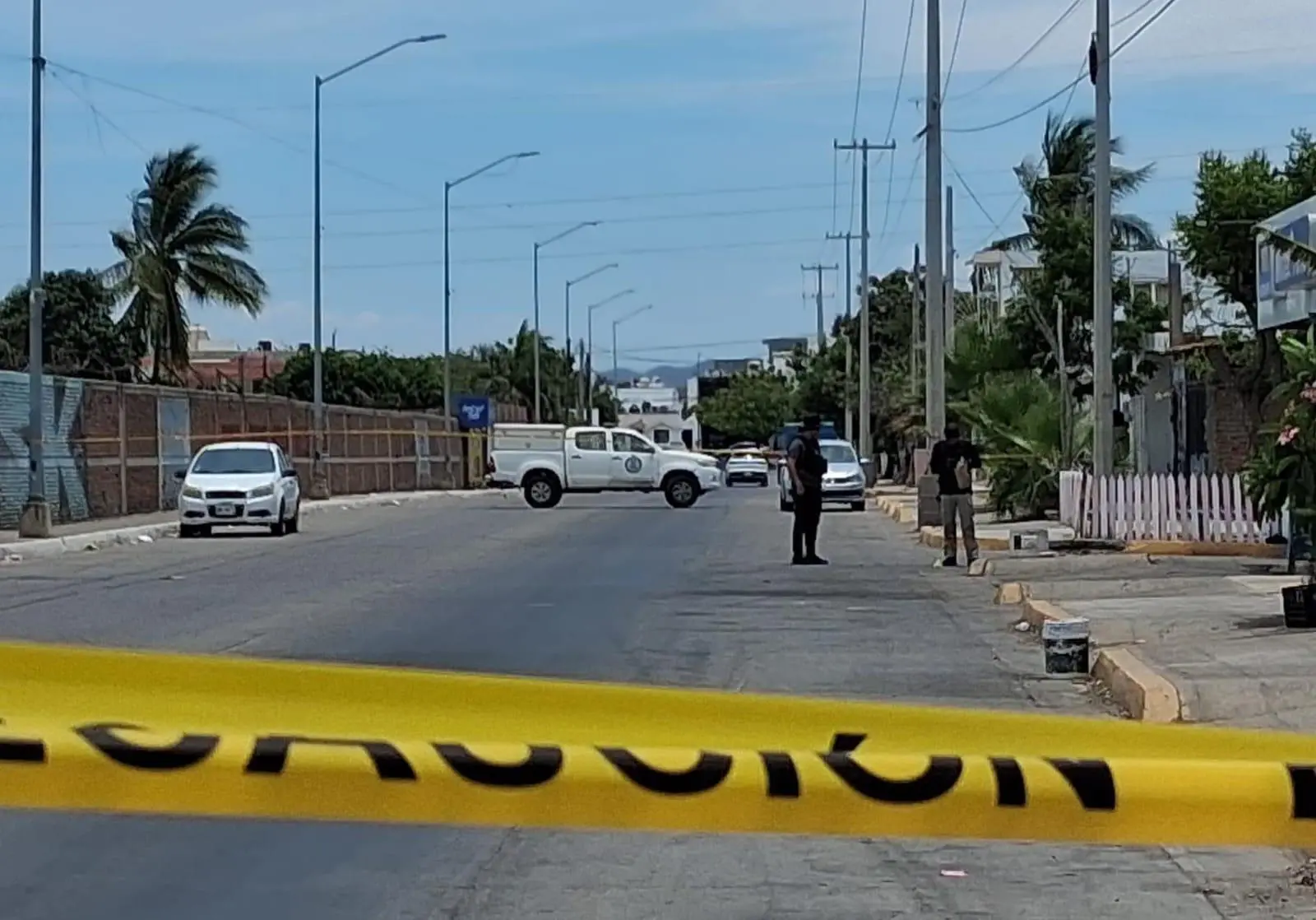 $!Hombre es atacado a balazos afuera de depósito de cerveza en Mazatlán