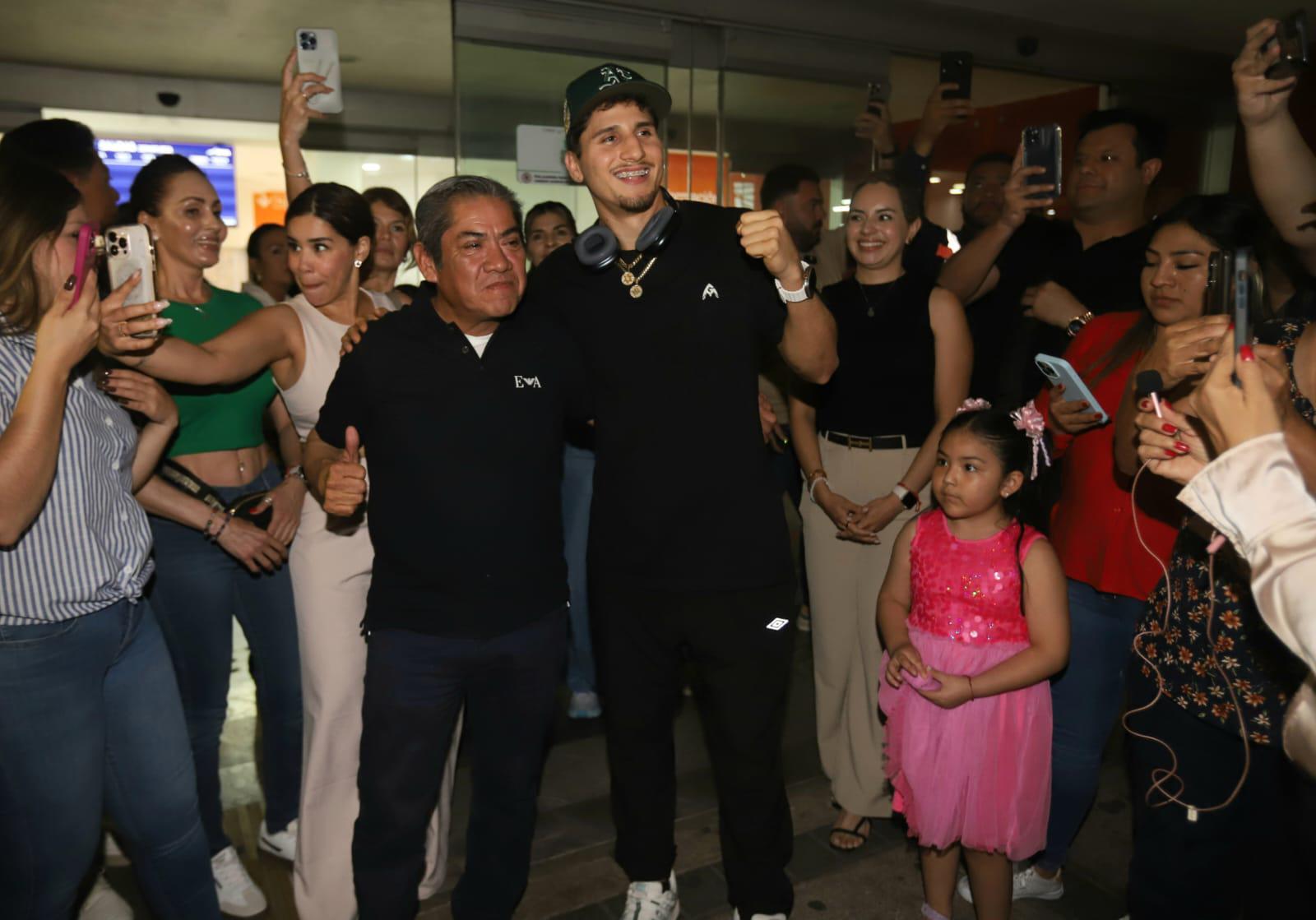 $!Con el deseo de una próxima pelea en Mazatlán, Marco Verde regresa a casa