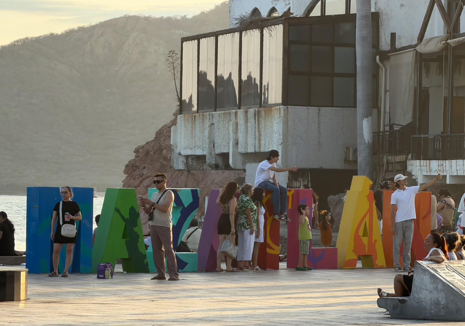 $!Sin festejos mundialistas; Las Letras de Mazatlán vuelven a ser escenario del turismo