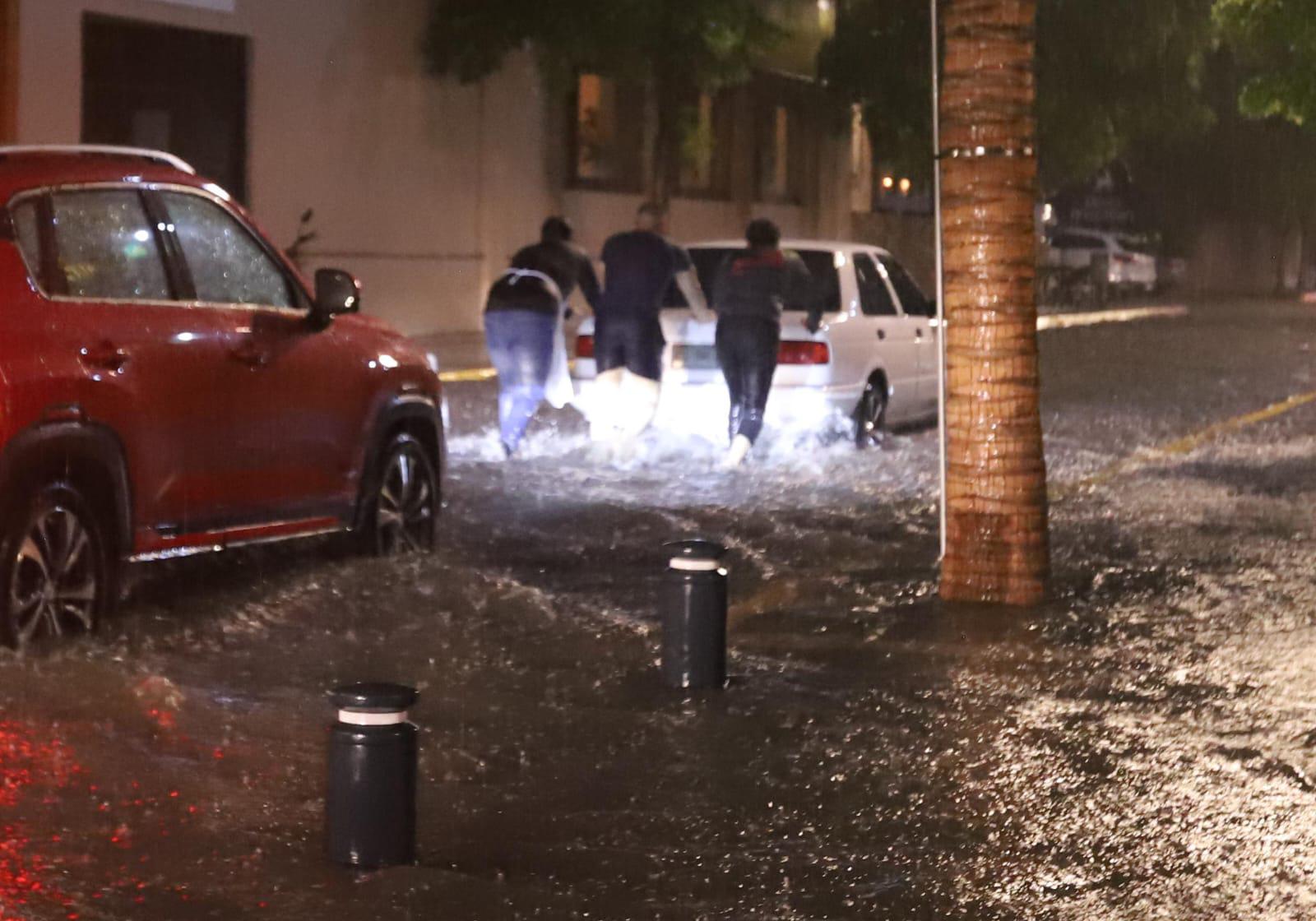 $!Azota tormenta a Mazatlán y al sur de Sinaloa