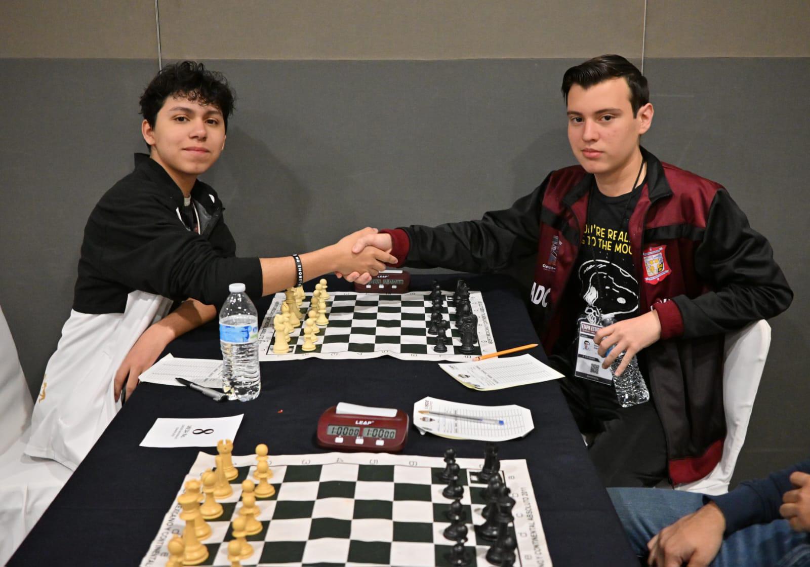 $!Ganan mazatlecos dos bronces en el ajedrez del estatal de los nacionales