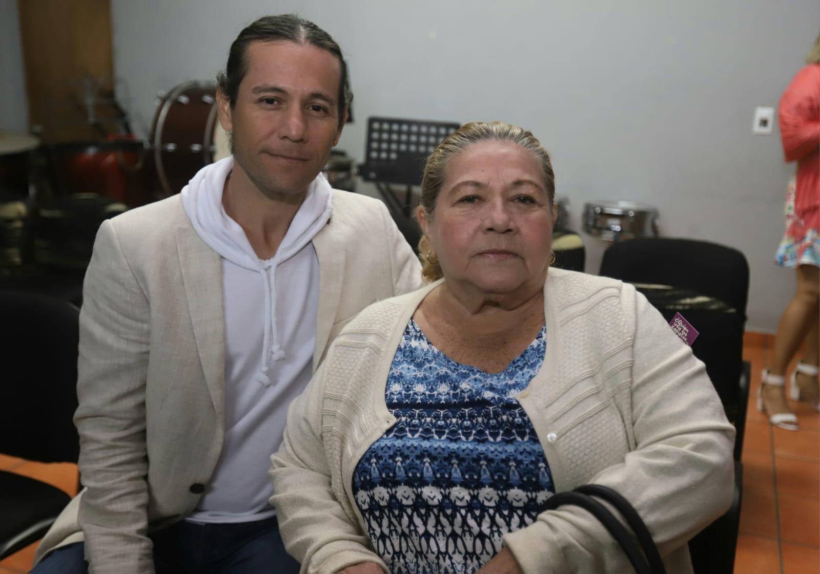 $!Roberto y Martha de los Santos.