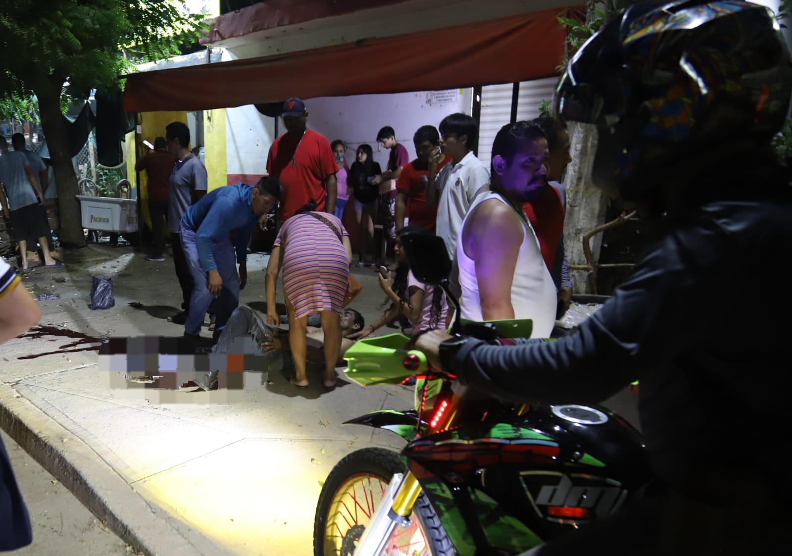 $!Explosión de artefacto artesanal en expendio deja dos heridos graves en Mazatlán