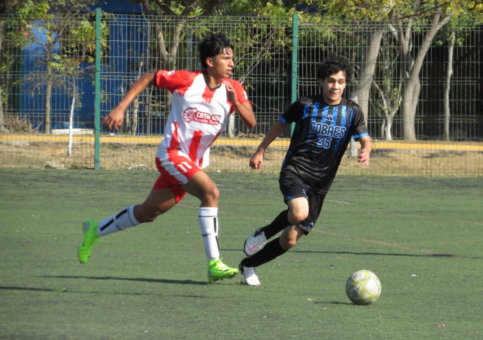 $!Cbtis 51 y Cobaes 35 se enfrentan por el título, este martes en la cancha Toledo 1