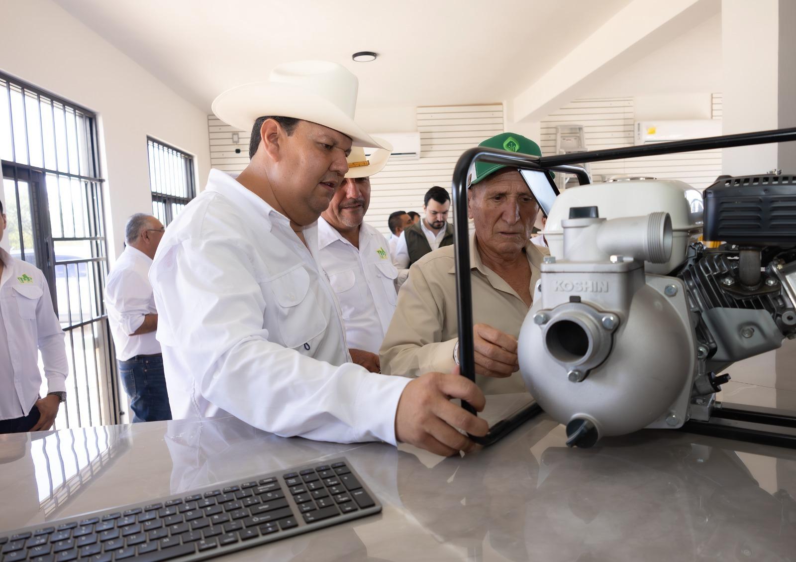 $!Agricultores del Río Baluarte inauguran ferretería para reducir costos de producción