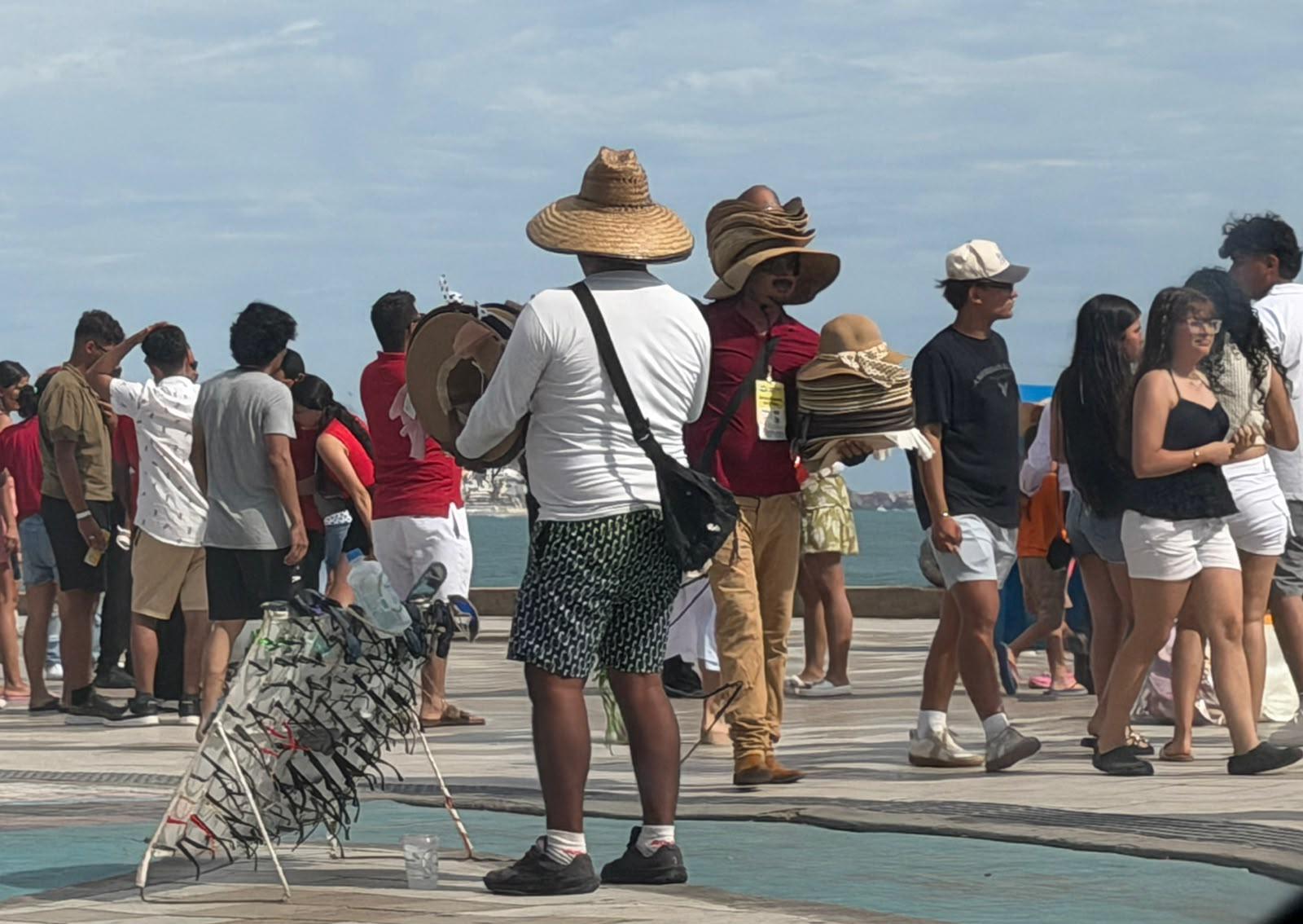 $!Sin festejos mundialistas; Las Letras de Mazatlán vuelven a ser escenario del turismo