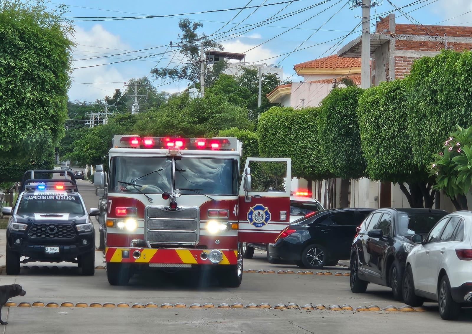 $!Incendio de vivienda en Culiacán deja a una mujer adulta con síntomas de intoxicación y daños leves
