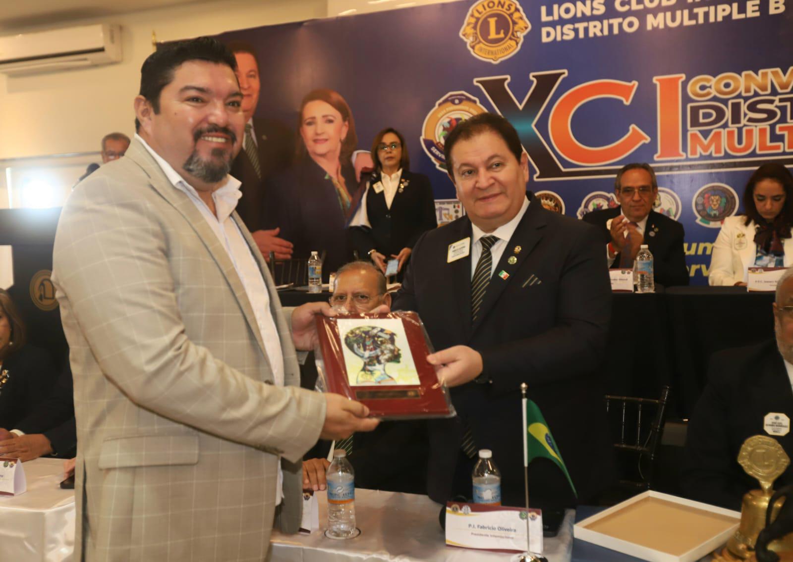 $!En el evento, Alí Zamudio recibió un reconocimiento por el apoyo brindado por el Municipio para la realización de la convención.