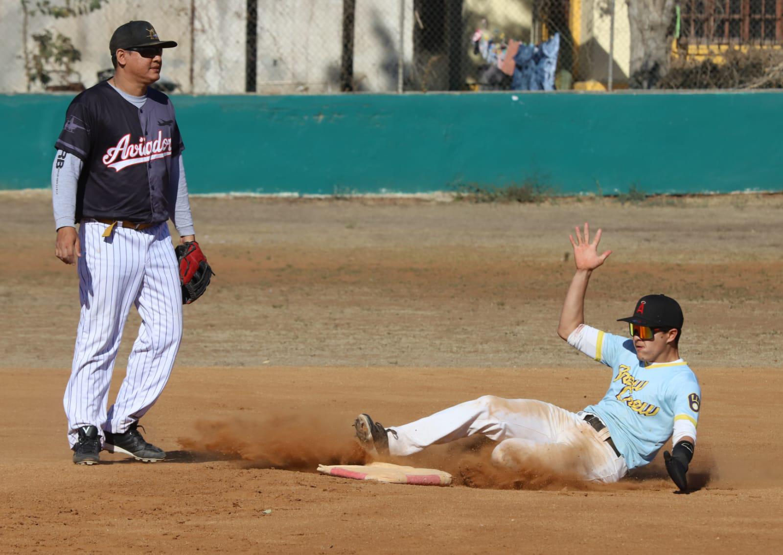 $!Familia Kelly pierde su calidad de invicto en Liga Meseros