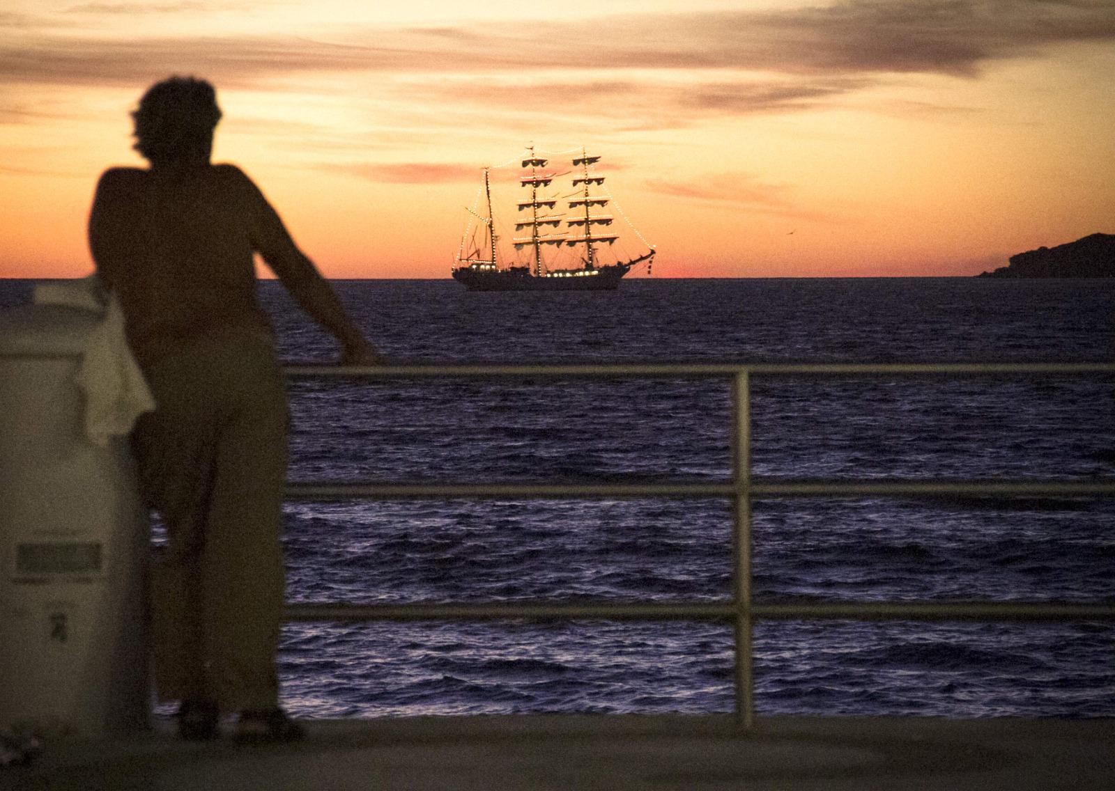 $!El Buque Escuela Cuauhtémoc estuvo en Mazatlán y miles de visitantes subieron a bordo
