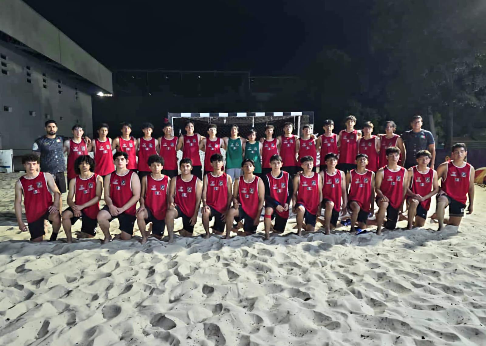 $!Demuestra su valor mazatleco ‘Rive’ Fregoso, en Colima, con la Selección Mexicana de handball de playa