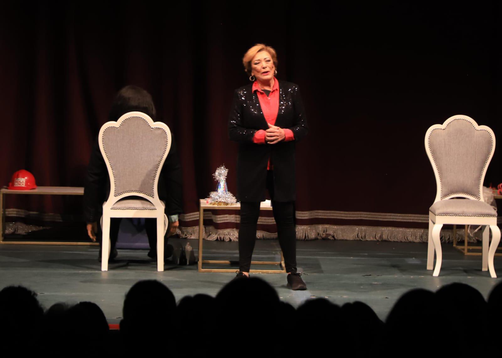 $!Sylvia Pasquel hace reír y reflexionar al público con ‘No seré feliz, pero tengo marido’