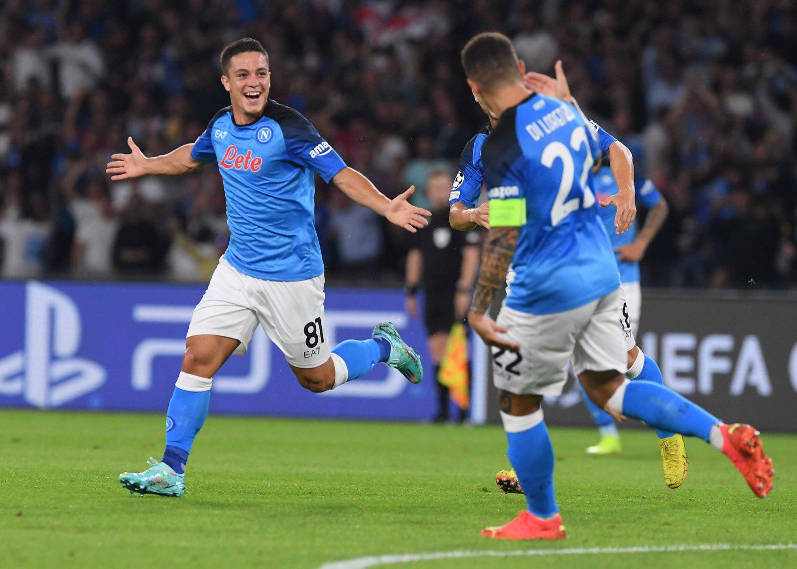 $!Golazo de Chucky Lozano y el Napoli asegura su pase a octavos de final de la Champions League