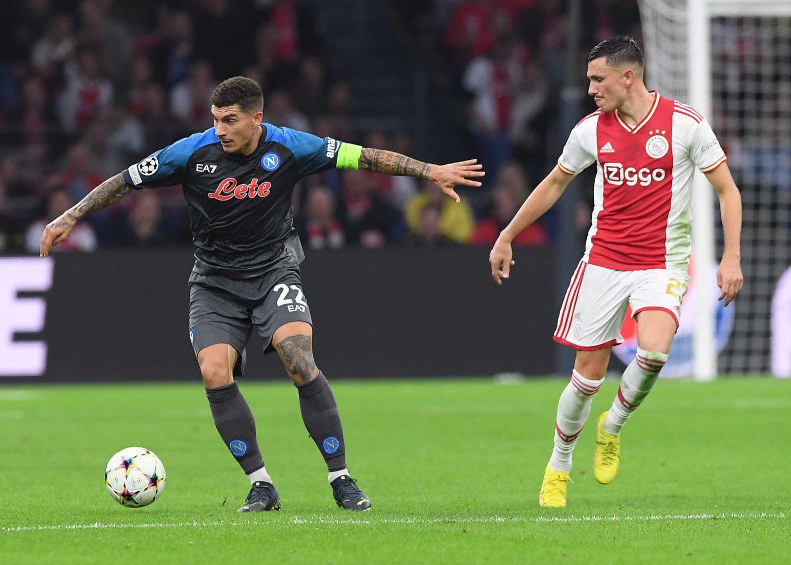 $!‘Chucky’ Lozano y el Napoli golean al Ajax de Edson Álvarez