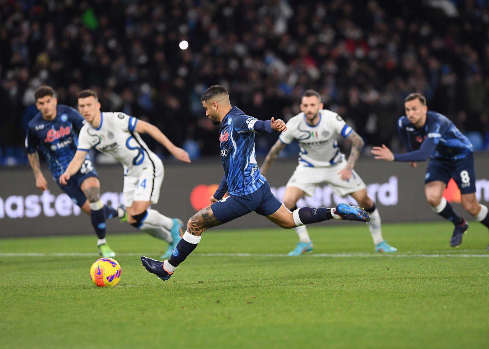 $!Napoli e Inter de Milán dividen puntos y abren la puerta al Milán