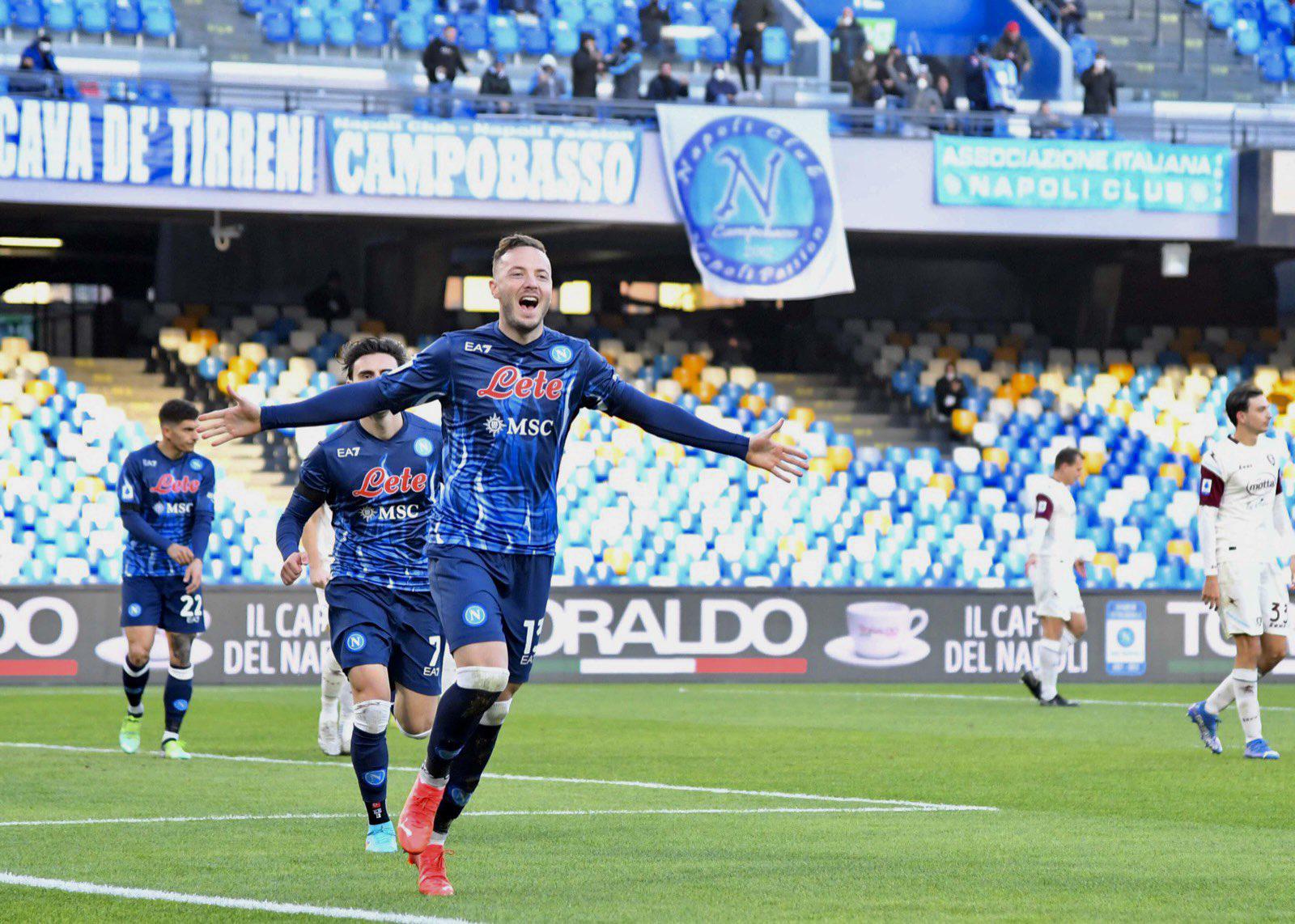 $!‘Chucky’ Lozano participa en goleada del Napoli al Salernitana