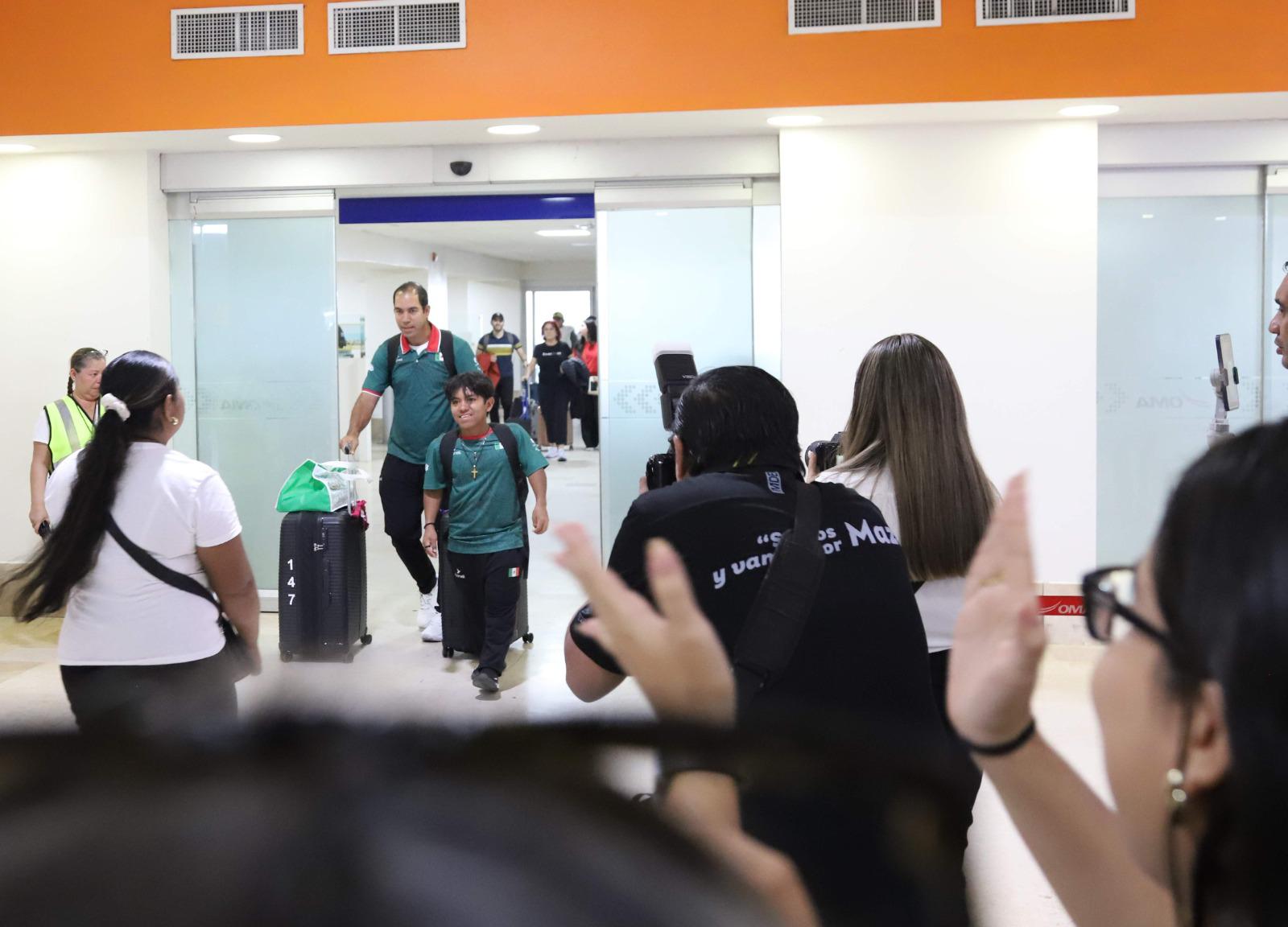 $!Mazatlán recibe con fiesta a Sigi Sergio David Cruz, doble medallista de oro en Chile 2025