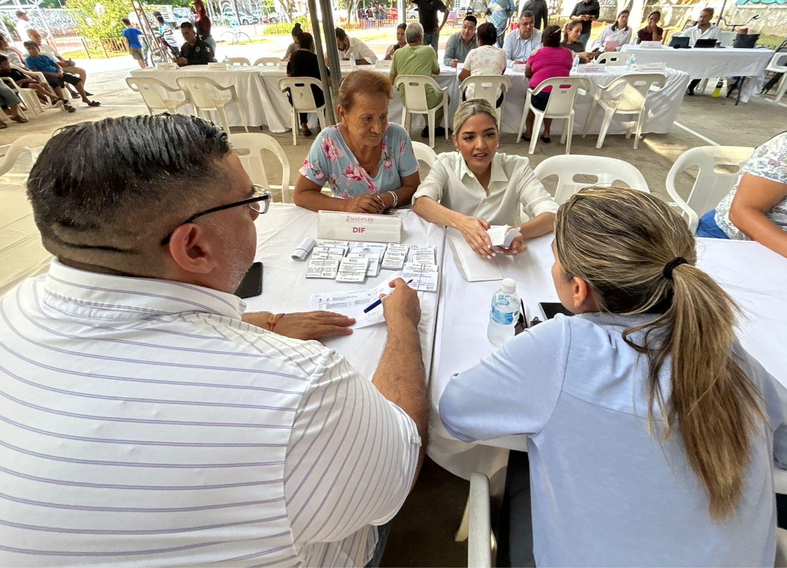 $!Servicios públicos, apoyos sociales y asesoría jurídica es lo más solicitado en la Salvador Allende