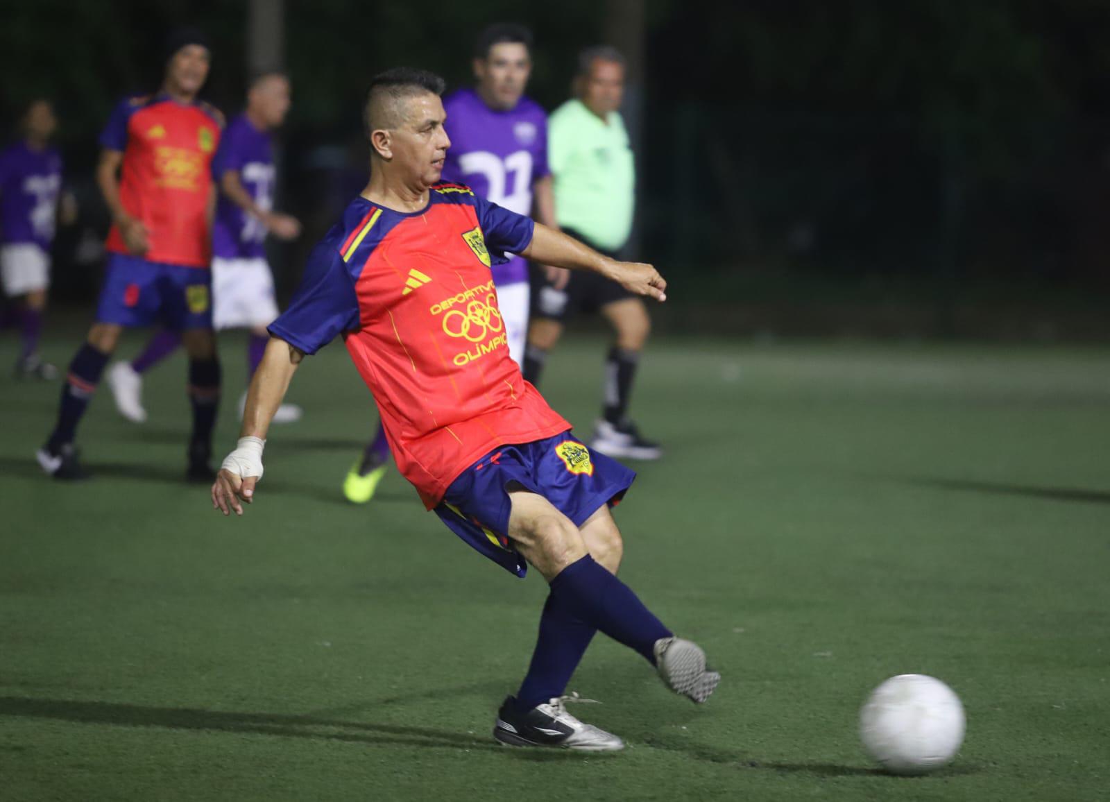 $!Goleadas y emociones, definen la jornada 2 del Torneo de Futbol del Recuerdo