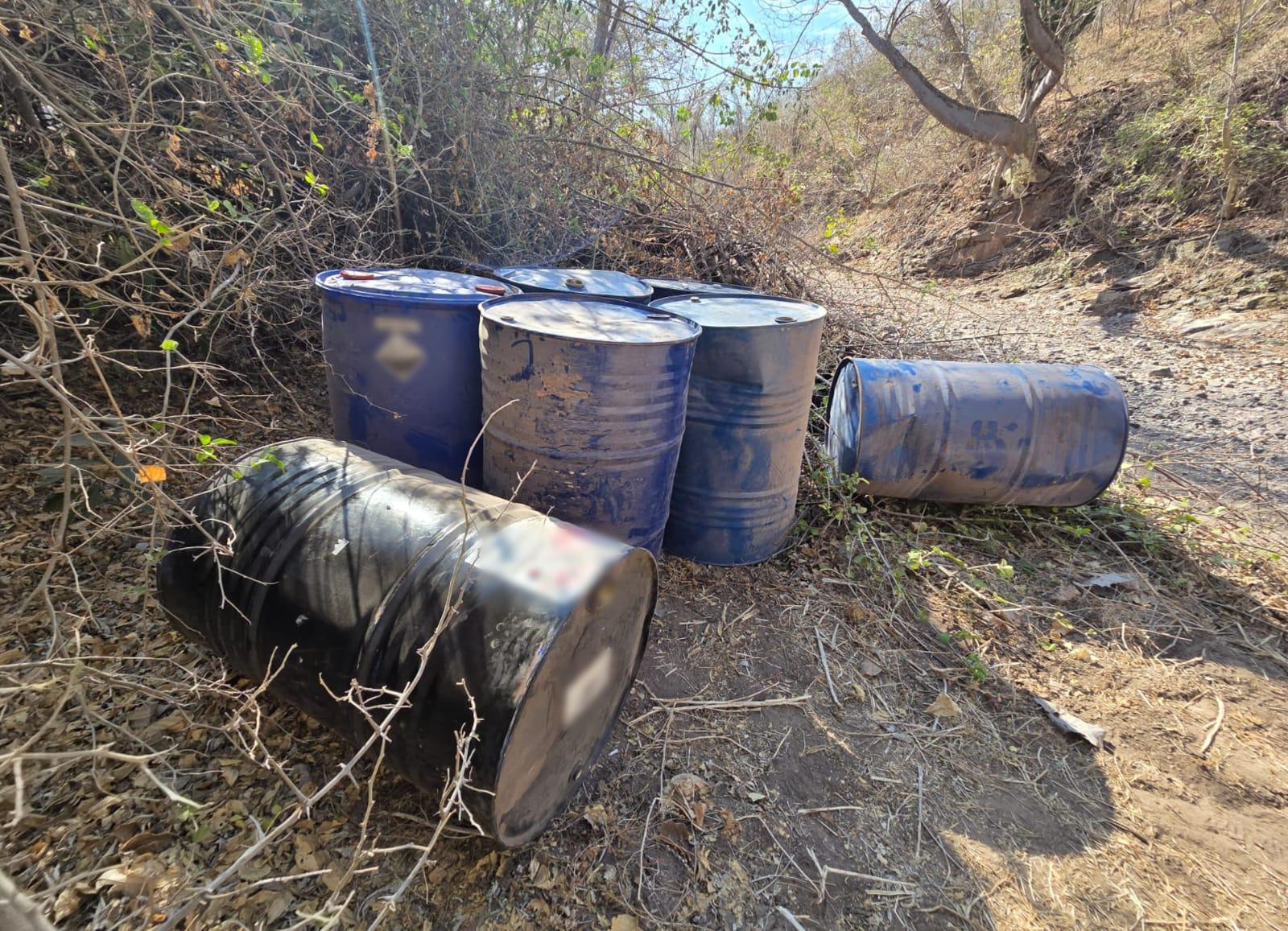 $!Incautan mil 715 litros de sustancias para elaboración de metanfetamina, en Culiacán