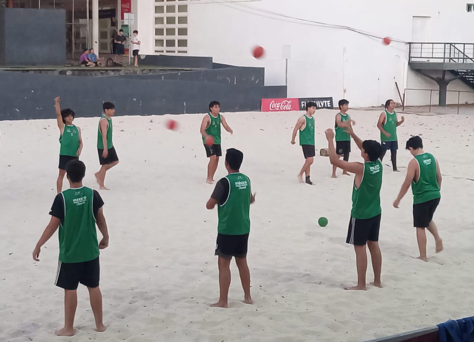 $!Demuestra su valor mazatleco ‘Rive’ Fregoso, en Colima, con la Selección Mexicana de handball de playa