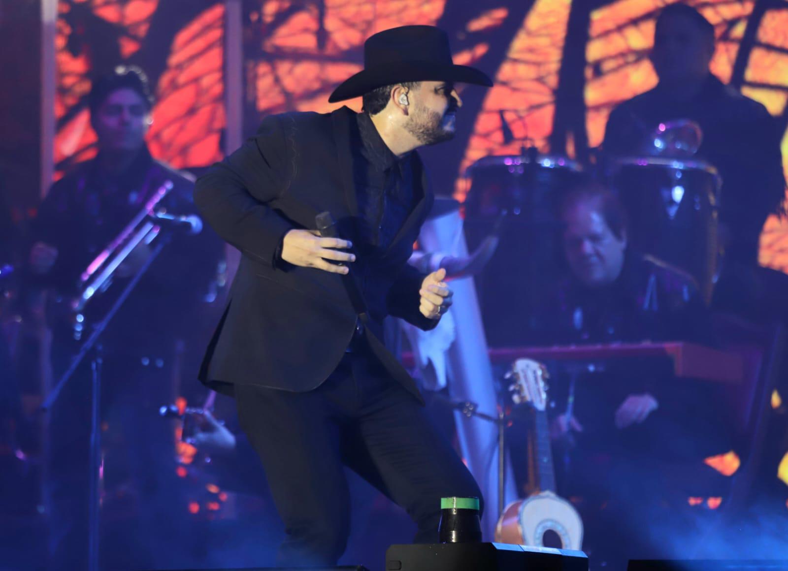 $!Arranca el Carnaval de Mazatlán con la coronación del Rey de la Alegría, Javier I