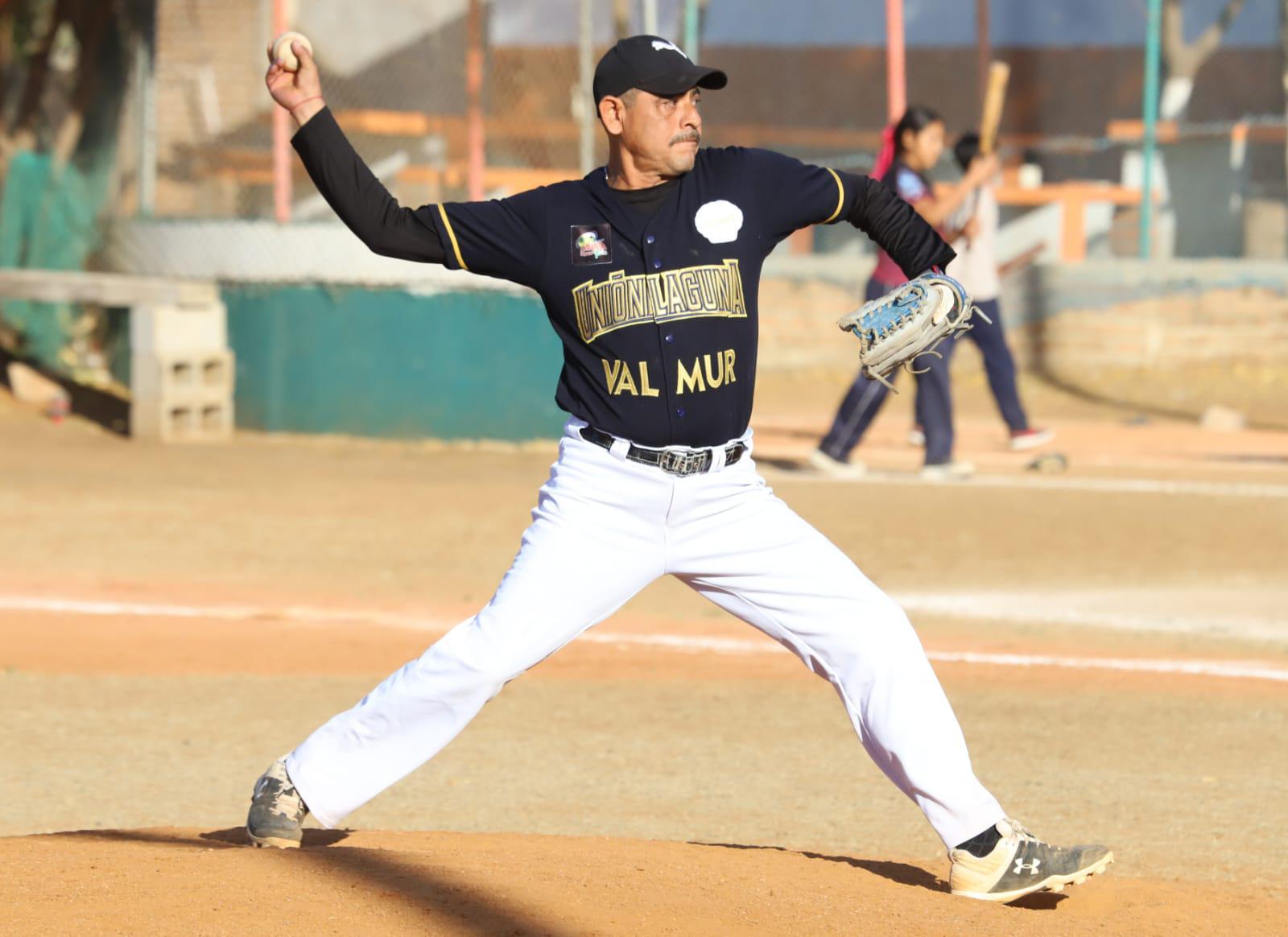 $!Familia Kelly domina duelo en la cumbre en Liga Meseros