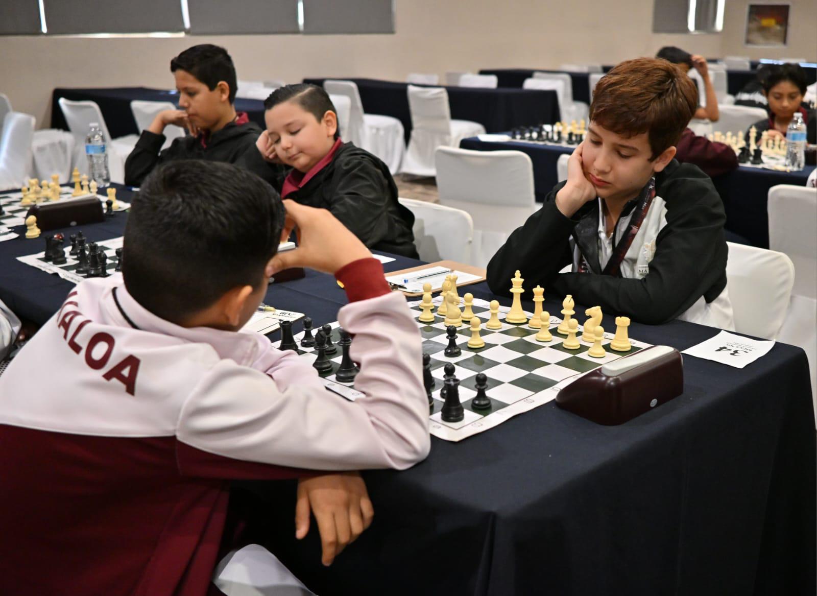$!Ganan mazatlecos dos bronces en el ajedrez del estatal de los nacionales