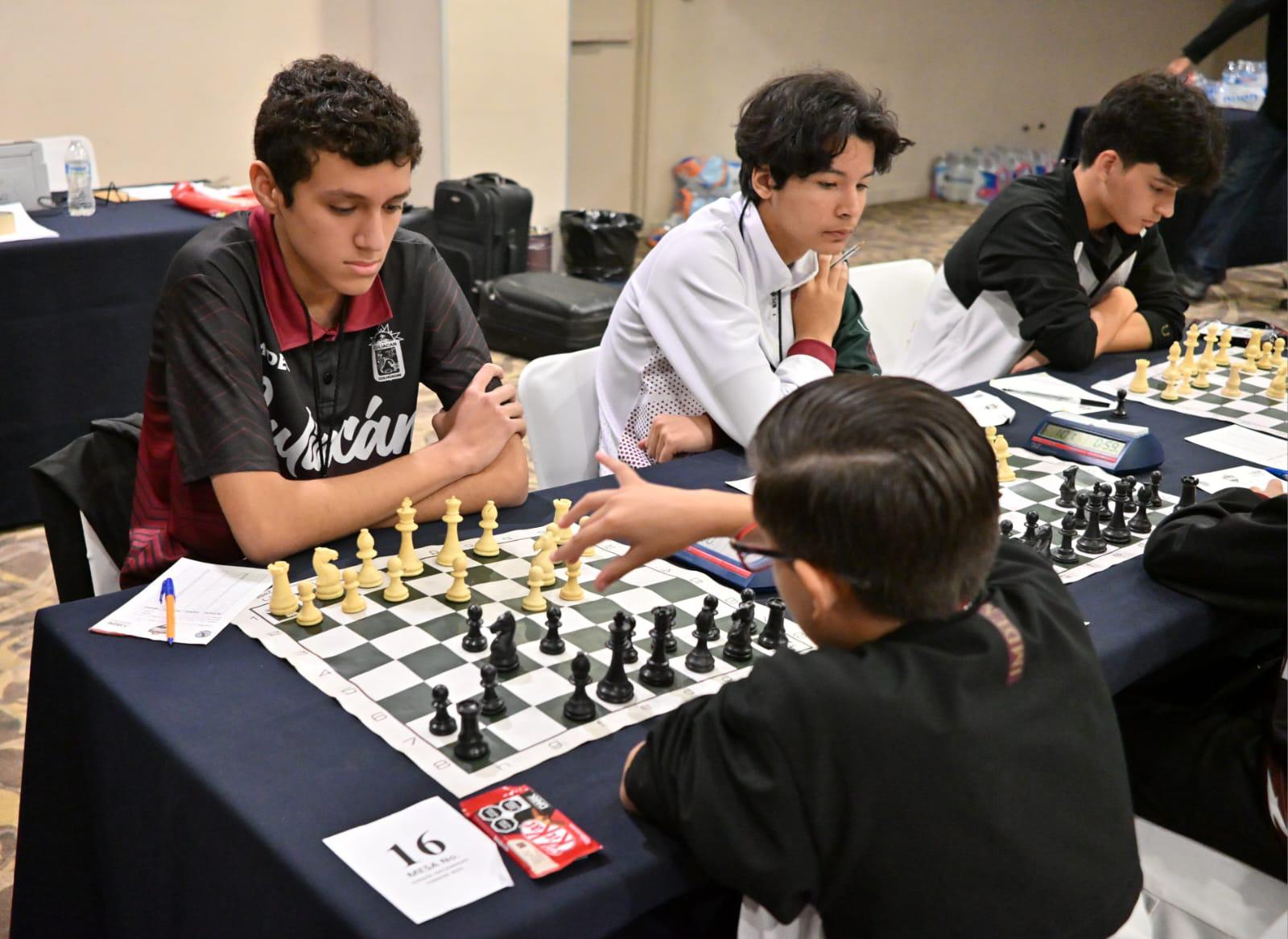 $!Ganan mazatlecos dos bronces en el ajedrez del estatal de los nacionales