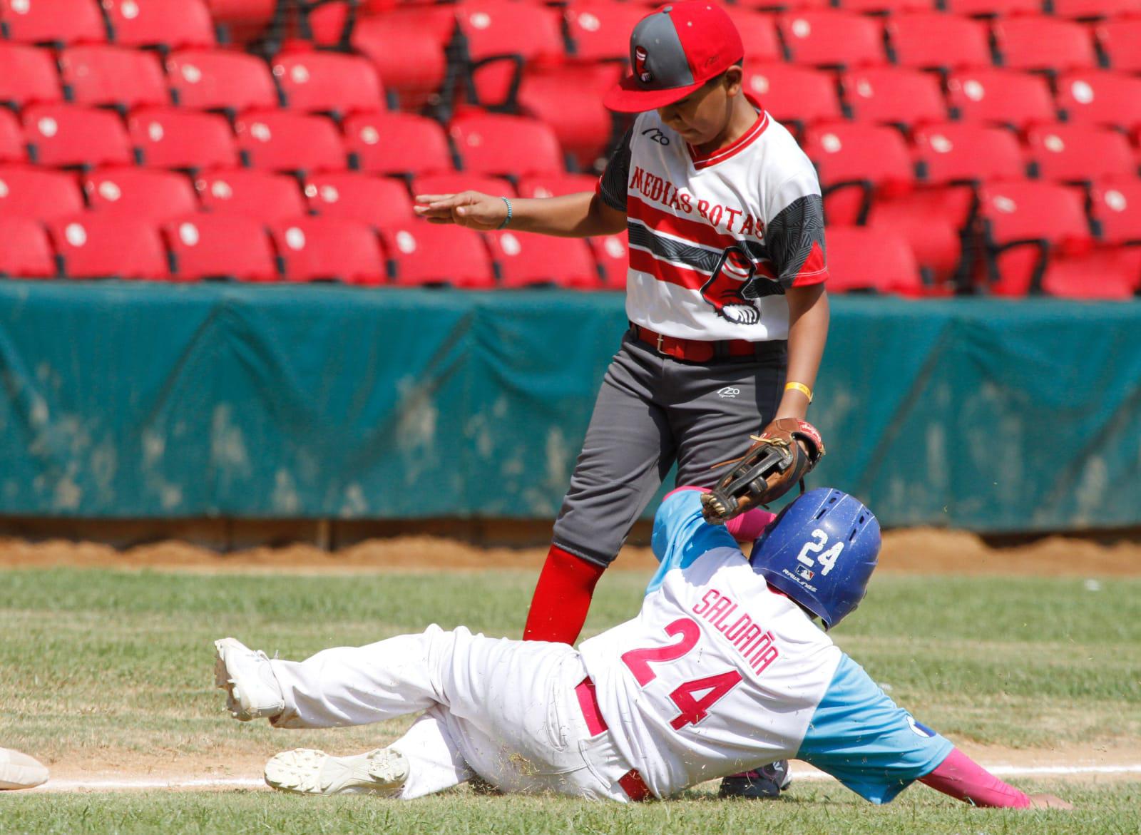 $!Panteras desgarran a Medias Rotas en el Mazatlán Baseball Tournament
