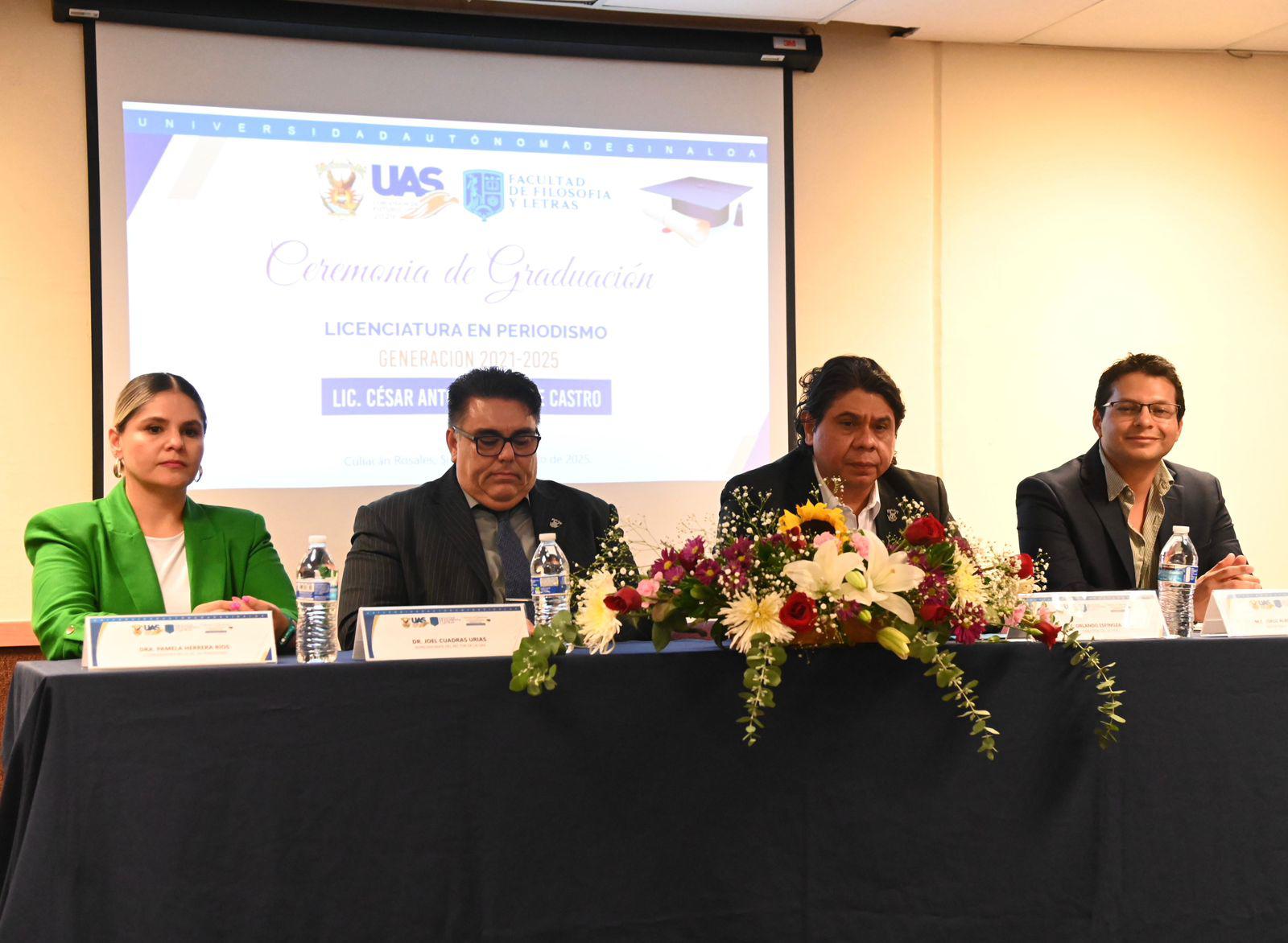 $!Humberto Quintero, periodista de Noroeste, se gradúa con excelencia de Periodismo en la UAS