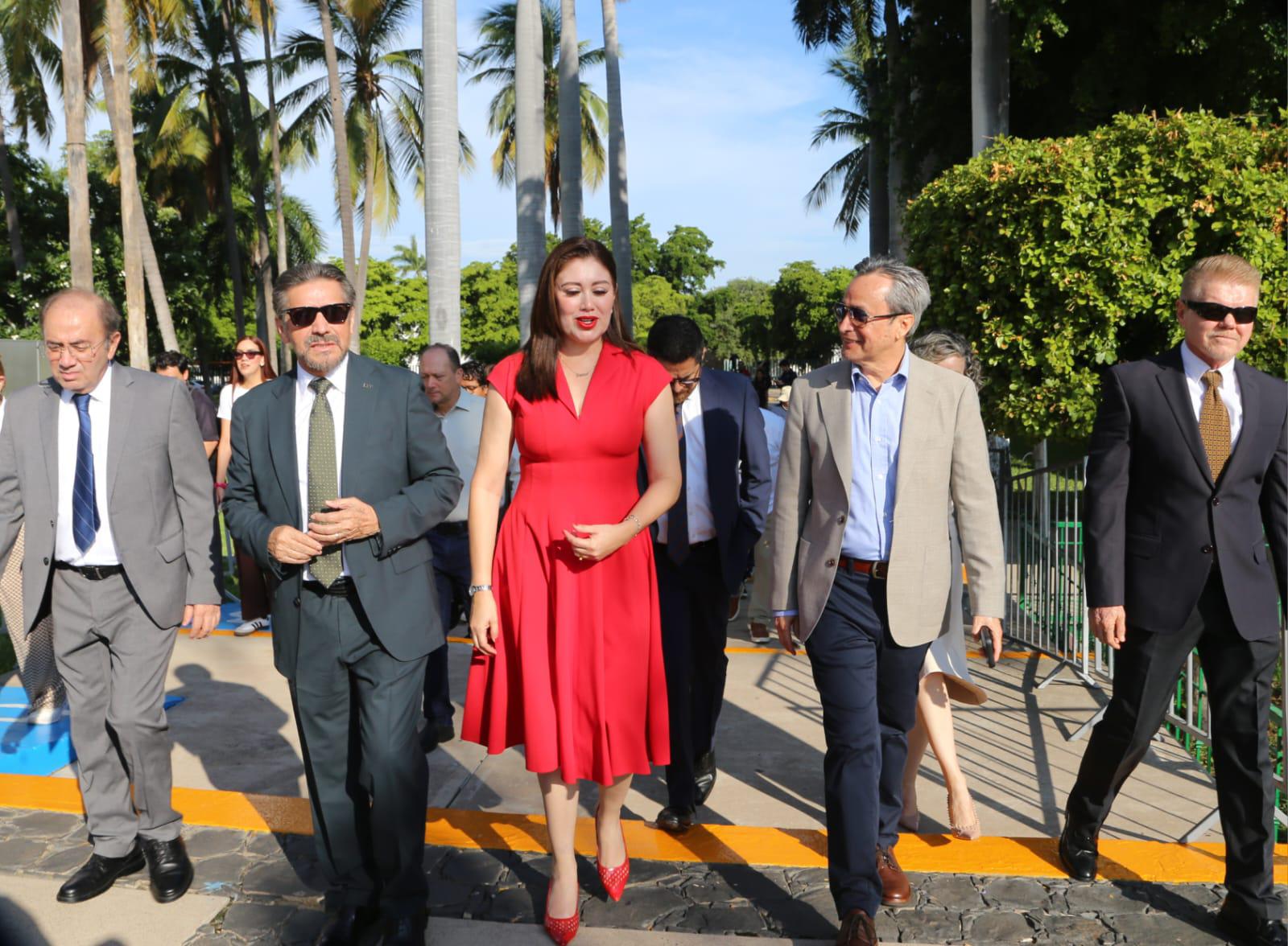 $!Izan bandera en Palacio de Gobierno por el 216 aniversario del Grito de Independencia