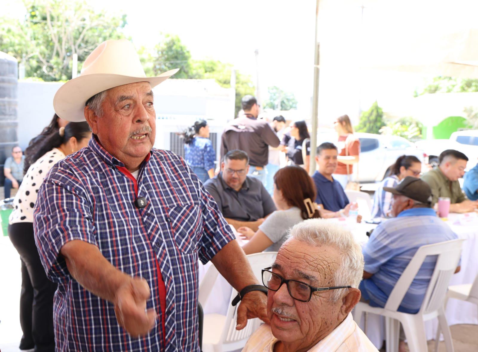 $!La idea de dejar recuerdos a su pueblo le hizo a Roberto componer El Corrido de El Recreo