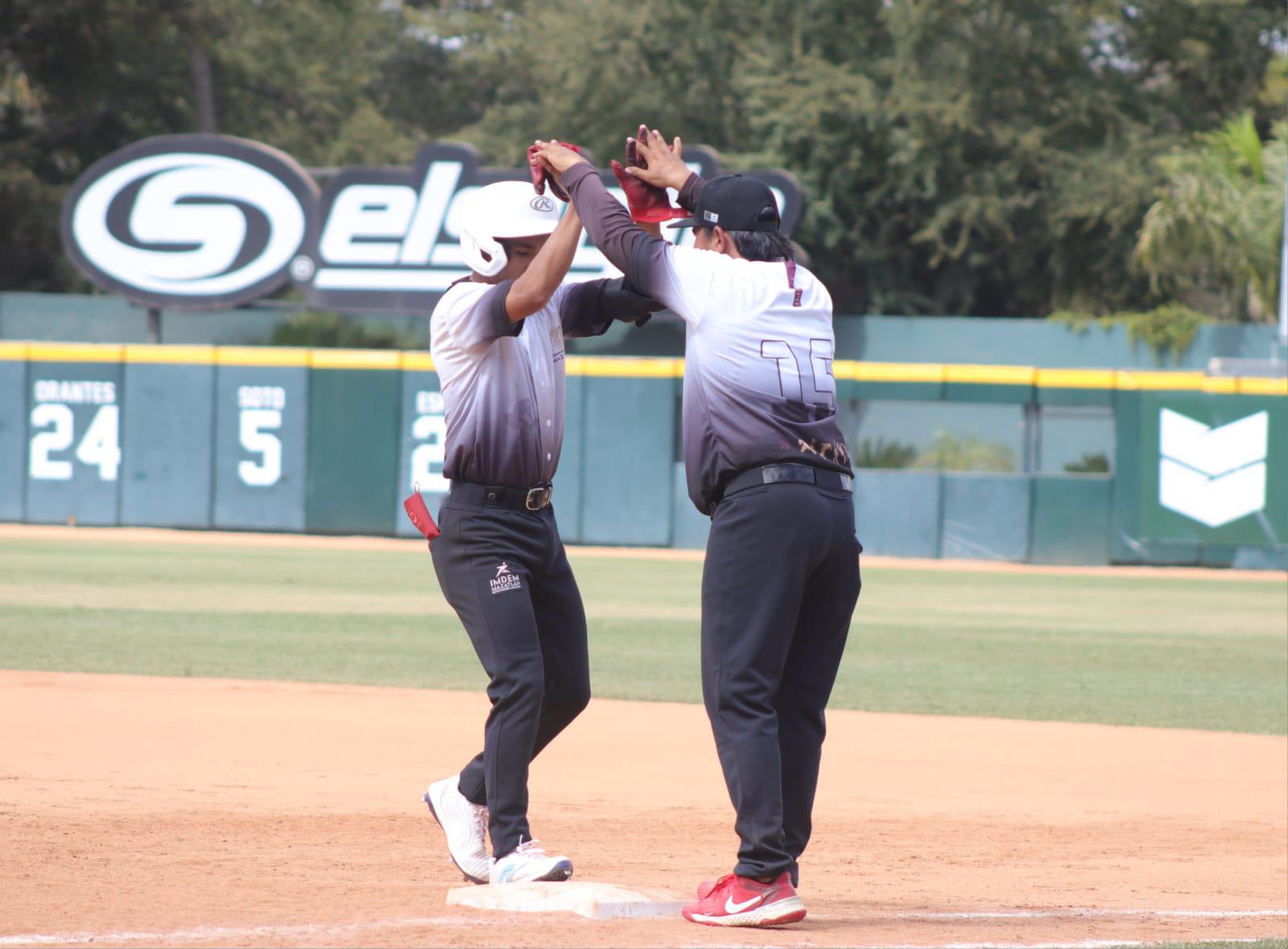 $!Dobletea Mazatlán, en el arranque del beisbol del estatal de los Juegos Conade