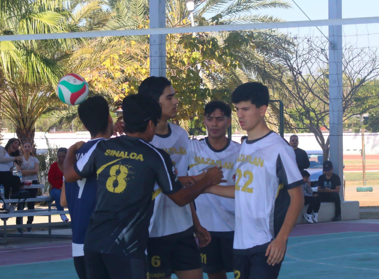 $!‘Encienden’ porras el zonal de voleibol de sala