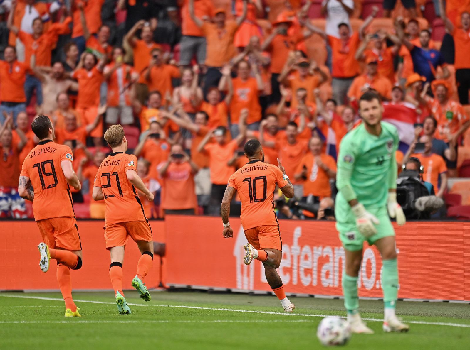 $!Holanda consigue su pase a octavos de la Eurocopa al vencer 2-0 a Austria