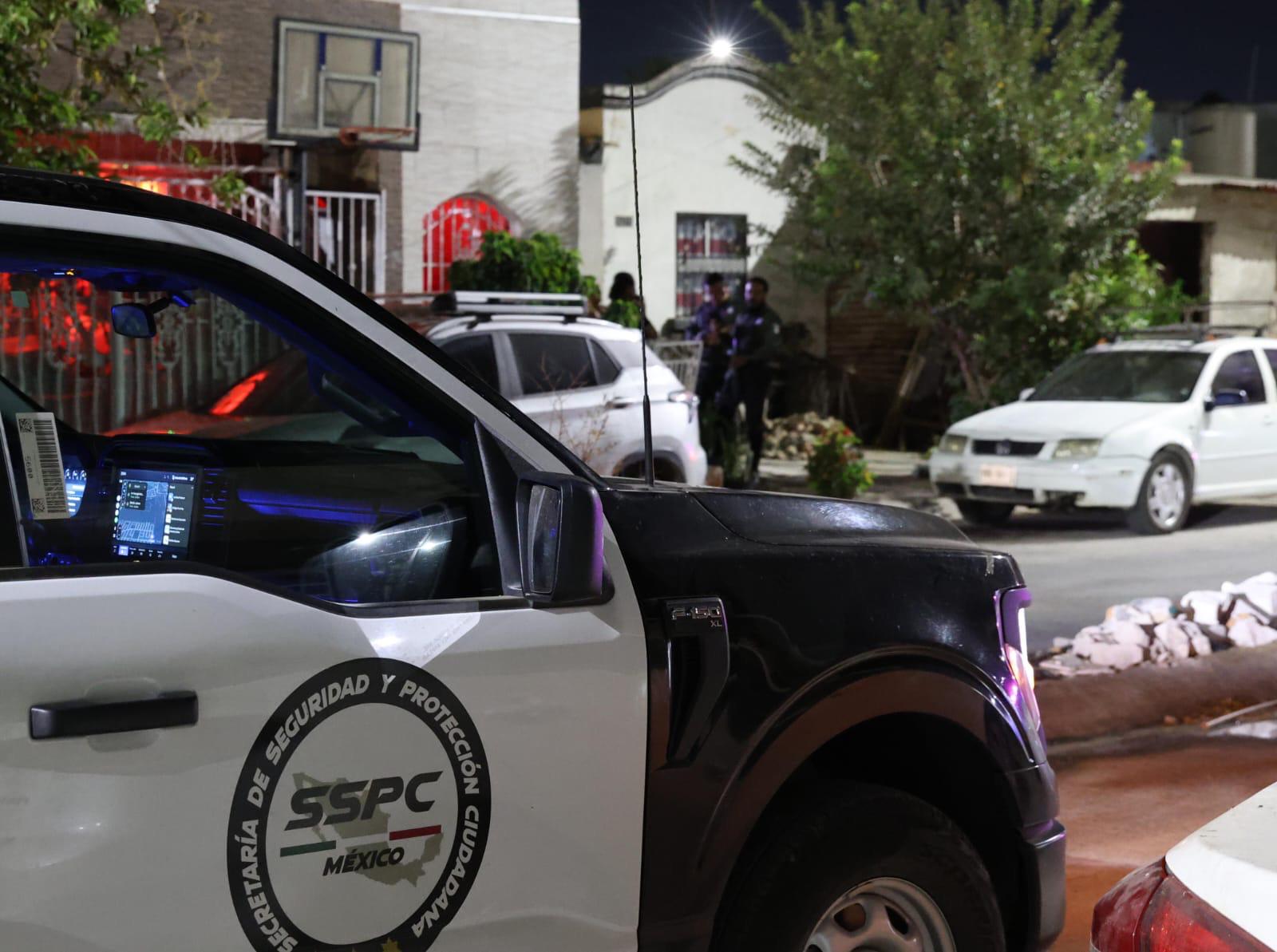 $!Motociclistas disparan contra fachada de vivienda en Villas del Rey, en Mazatlán